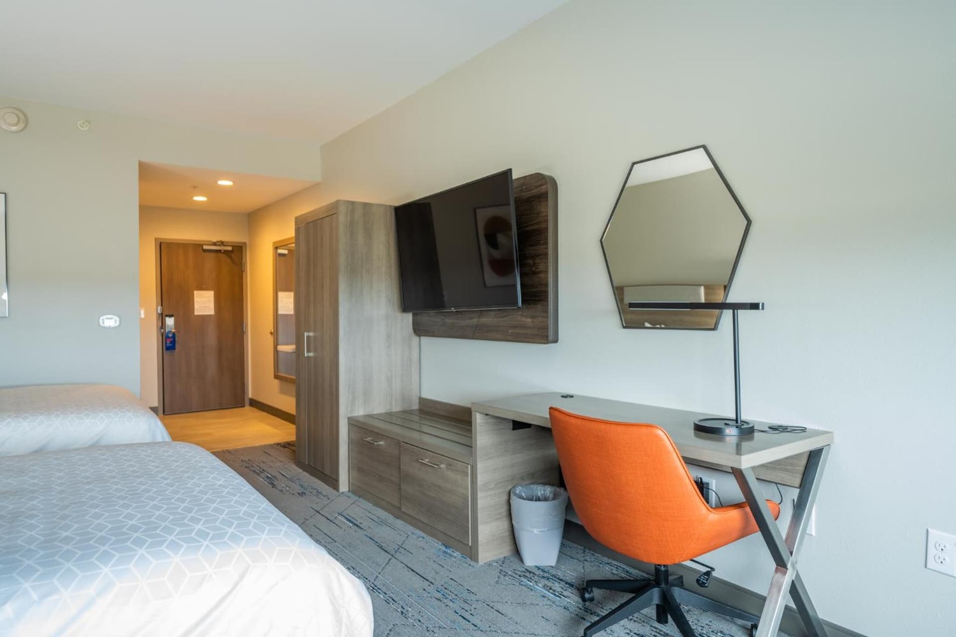 Holiday Inn Express & Suites Charlottesville by IHG gallery photo in Charlottesville, VA — image 138