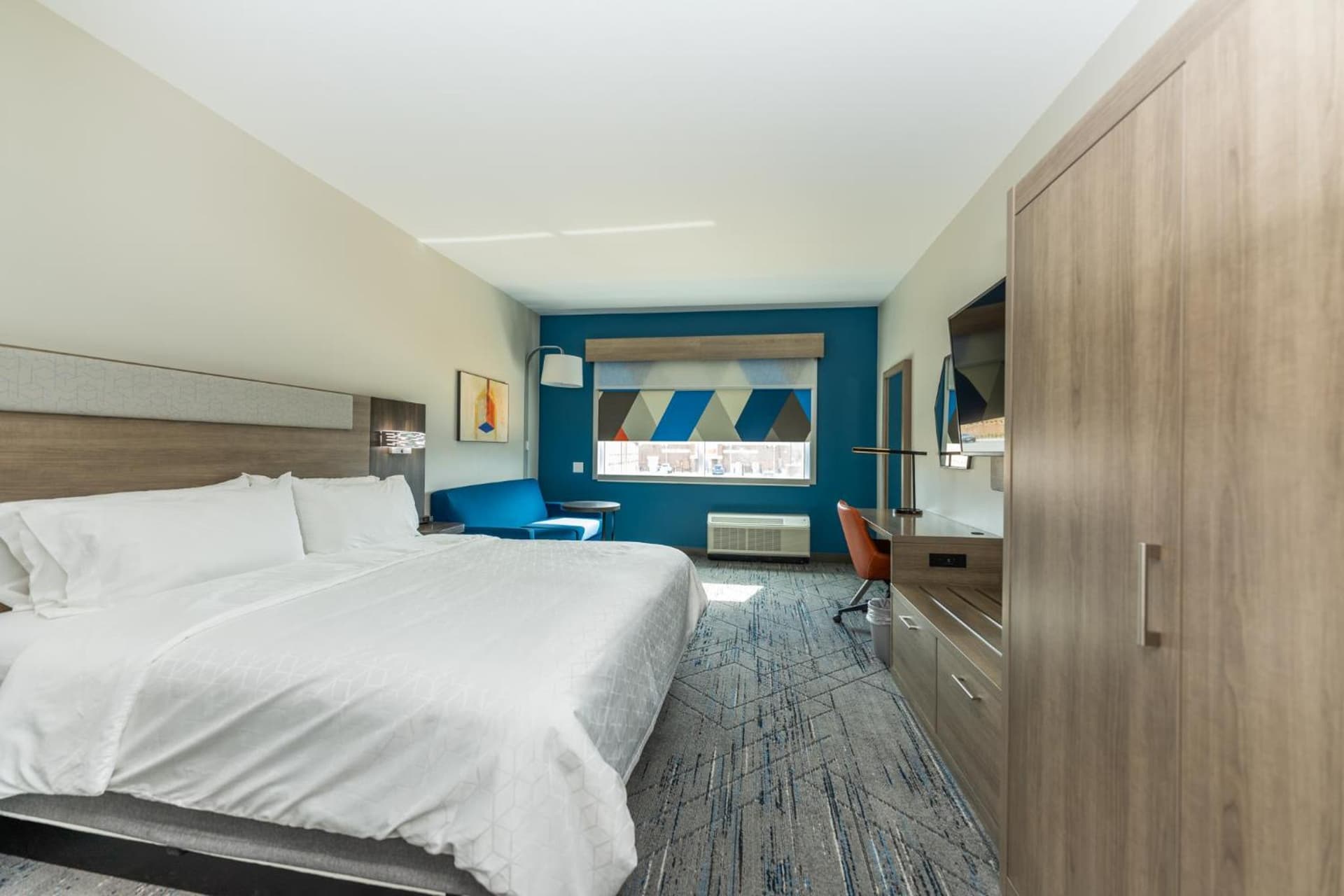 Holiday Inn Express & Suites Charlottesville by IHG gallery photo in Charlottesville, VA — image 53