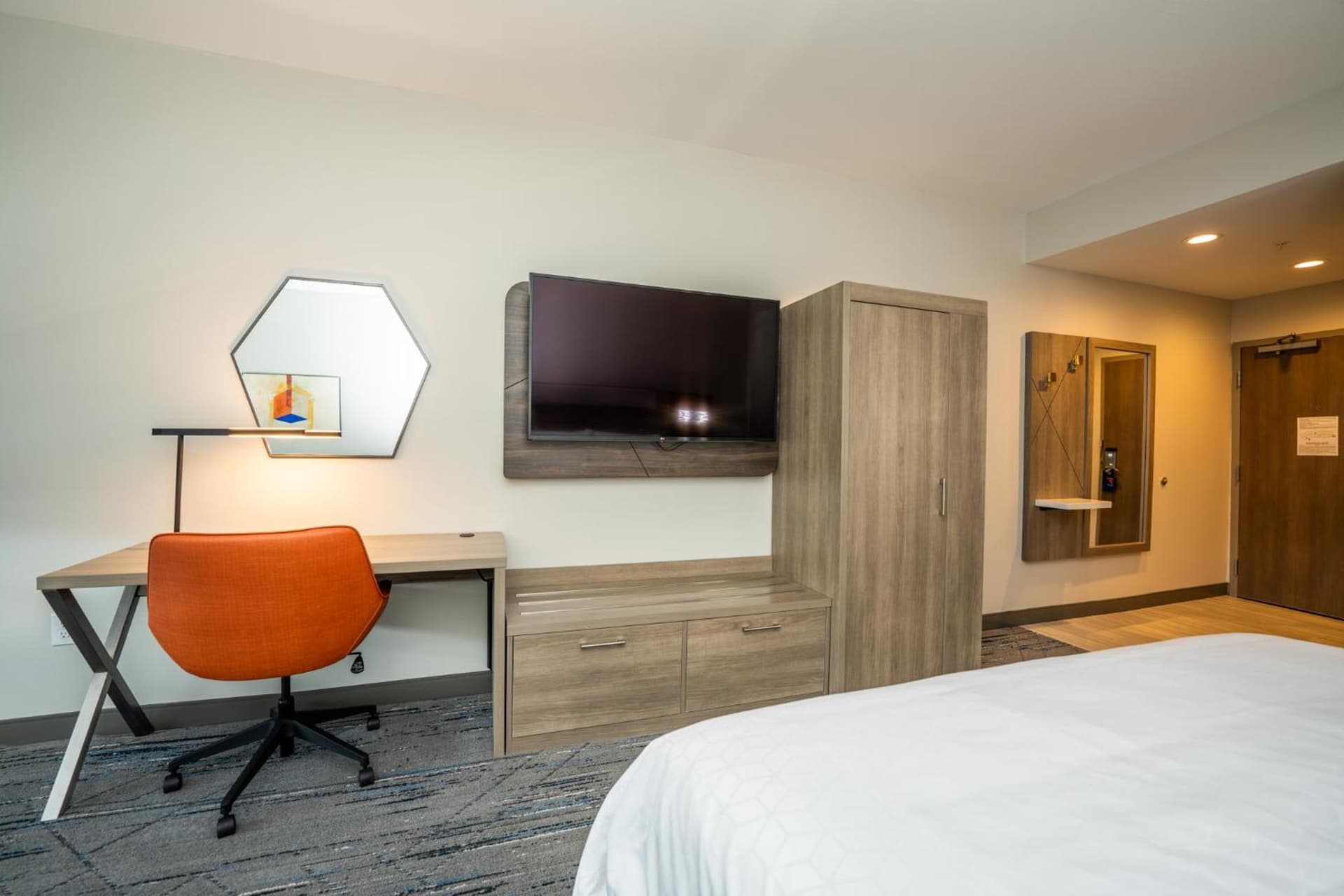 Holiday Inn Express & Suites Charlottesville by IHG gallery photo in Charlottesville, VA — image 90
