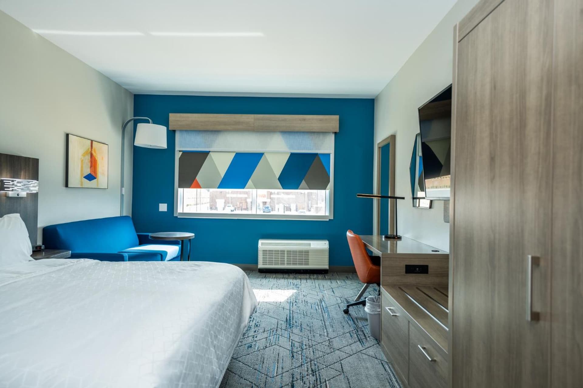 Holiday Inn Express & Suites Charlottesville by IHG gallery photo in Charlottesville, VA — image 66