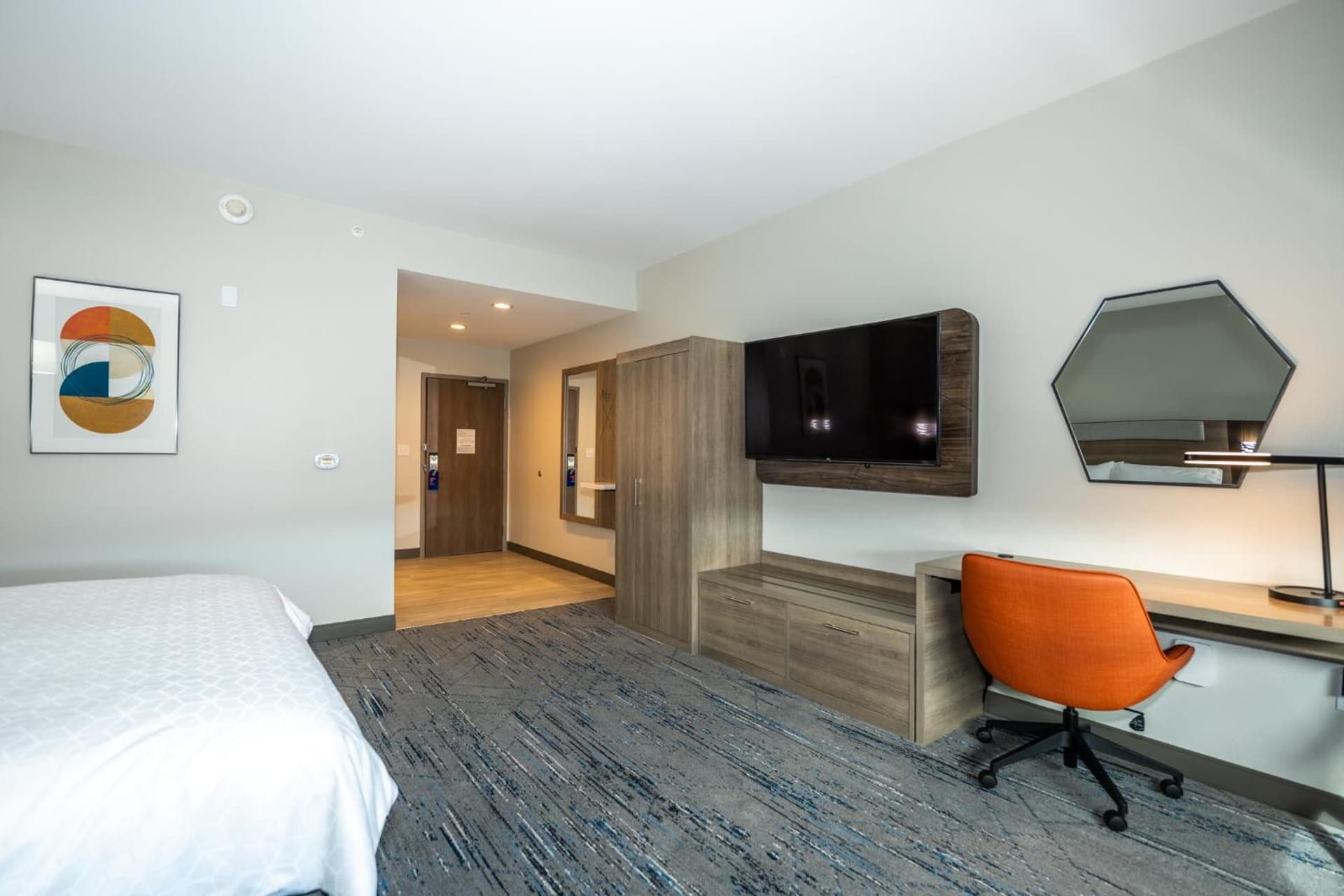 Holiday Inn Express & Suites Charlottesville by IHG gallery photo in Charlottesville, VA — image 131