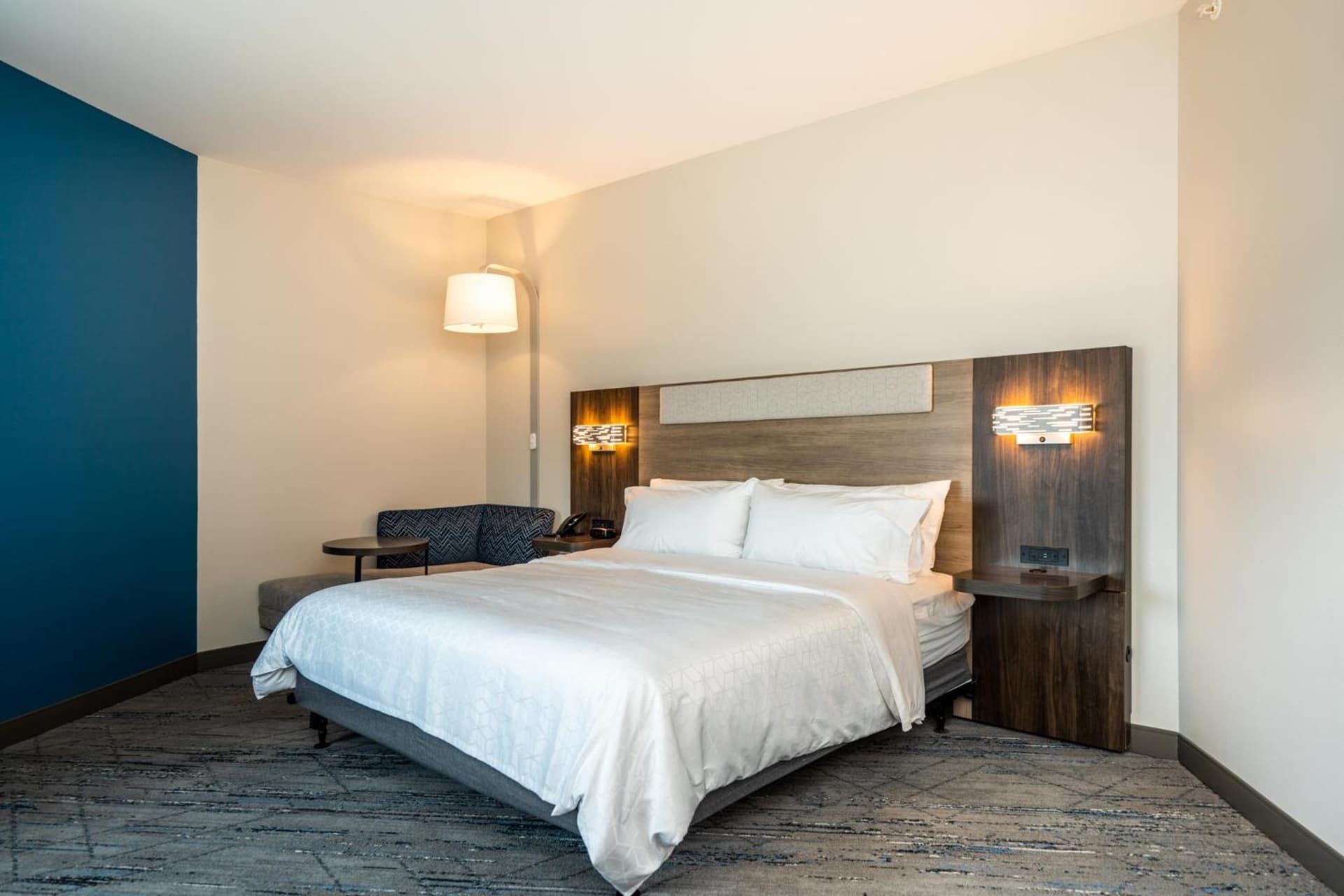 Holiday Inn Express & Suites Charlottesville by IHG gallery photo in Charlottesville, VA — image 160