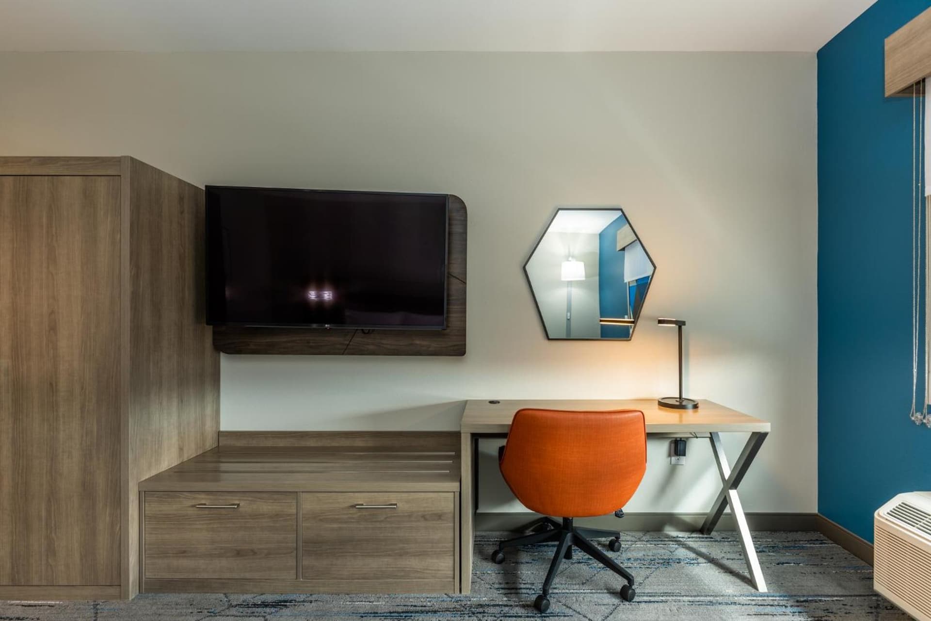 Holiday Inn Express & Suites Charlottesville by IHG gallery photo in Charlottesville, VA — image 67