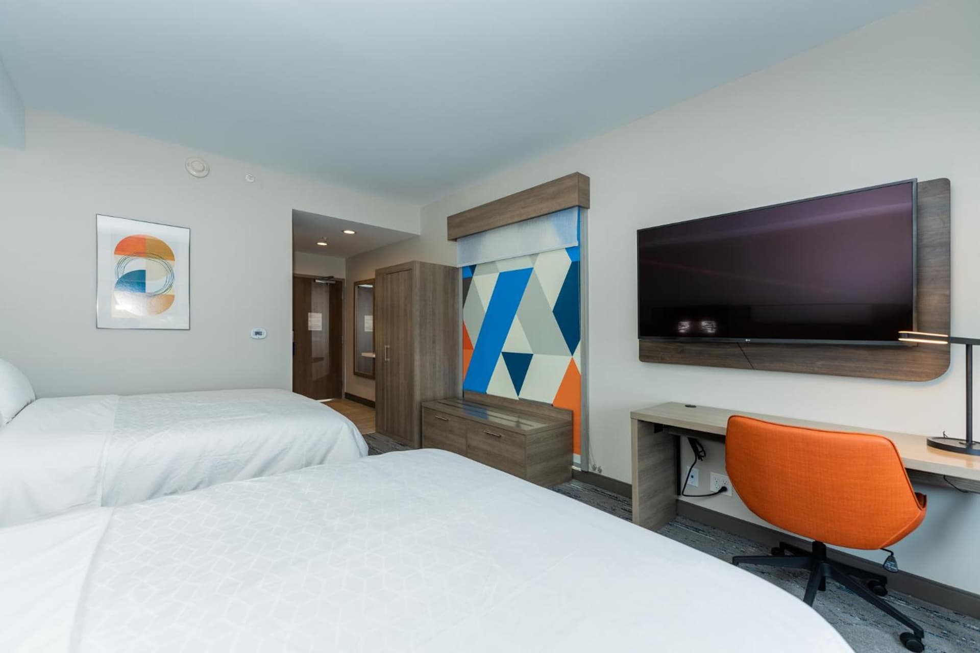 Holiday Inn Express & Suites Charlottesville by IHG gallery photo in Charlottesville, VA — image 137