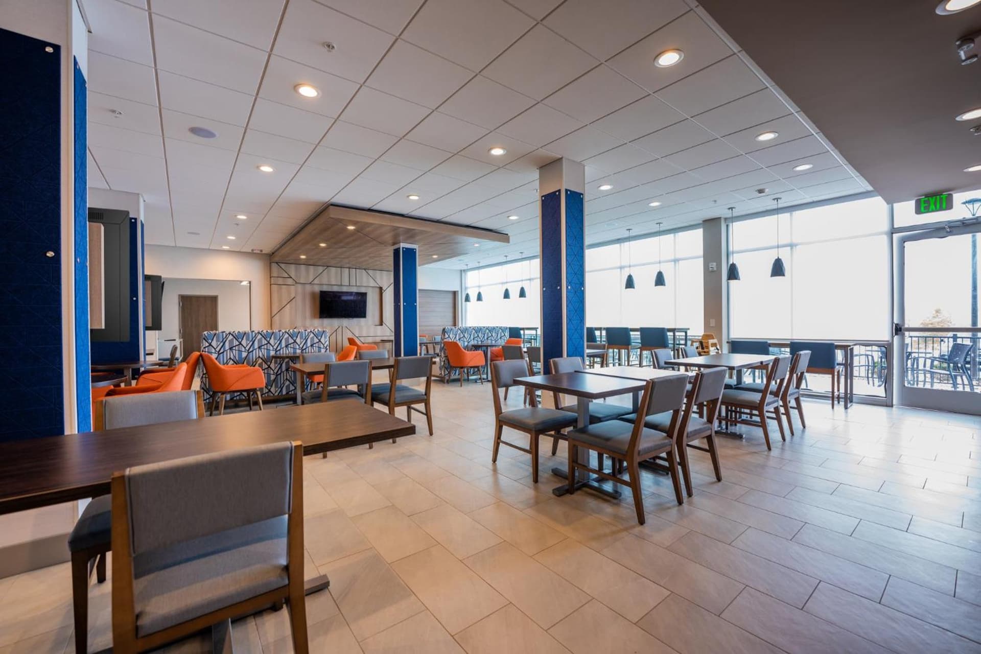 Holiday Inn Express & Suites Charlottesville by IHG gallery photo in Charlottesville, VA — image 145