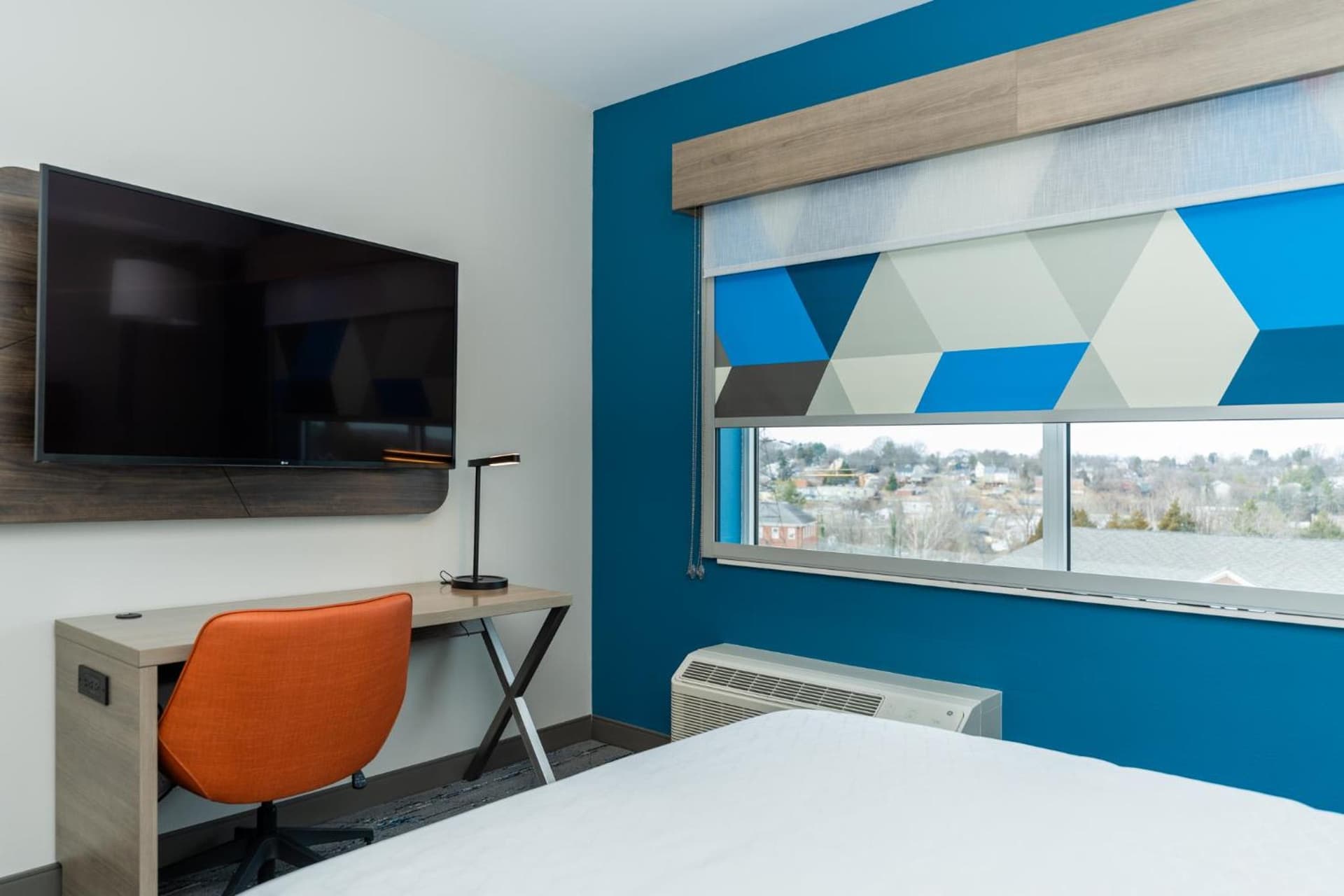 Holiday Inn Express & Suites Charlottesville by IHG gallery photo in Charlottesville, VA — image 42