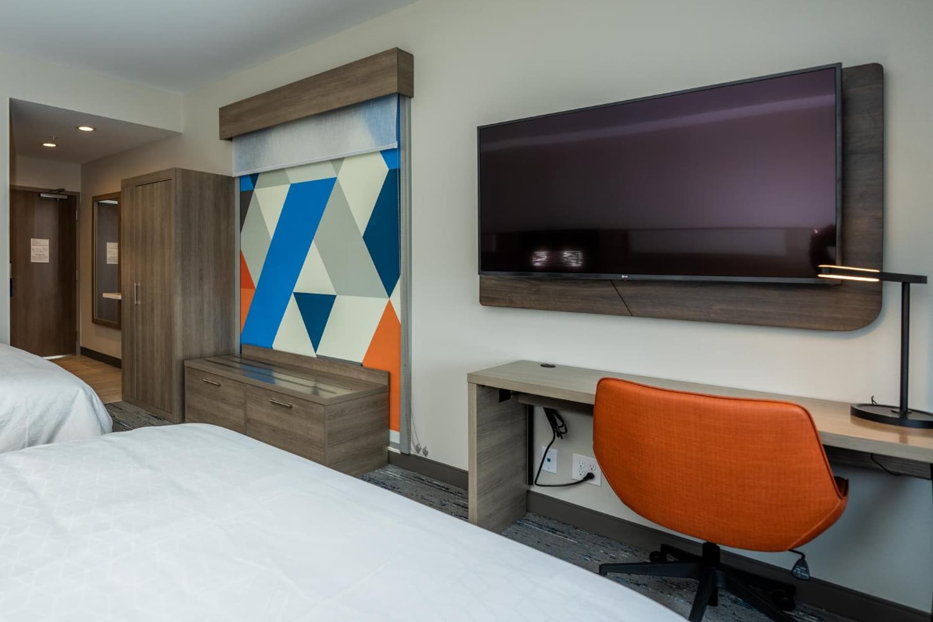 Holiday Inn Express & Suites Charlottesville by IHG gallery photo in Charlottesville, VA — image 142