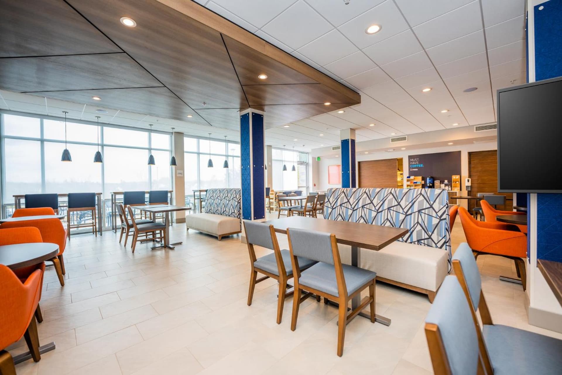 Holiday Inn Express & Suites Charlottesville by IHG gallery photo in Charlottesville, VA — image 38