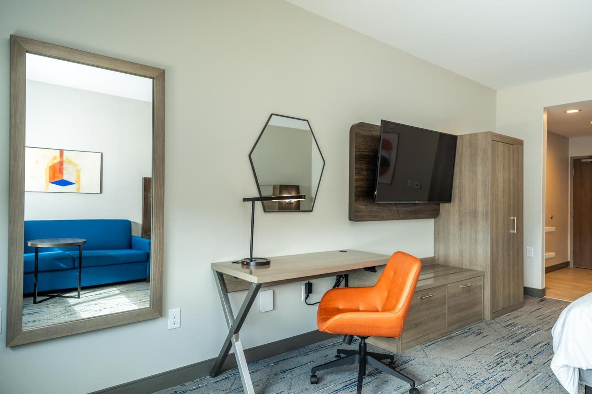 Holiday Inn Express & Suites Charlottesville by IHG gallery photo in Charlottesville, VA — image 98