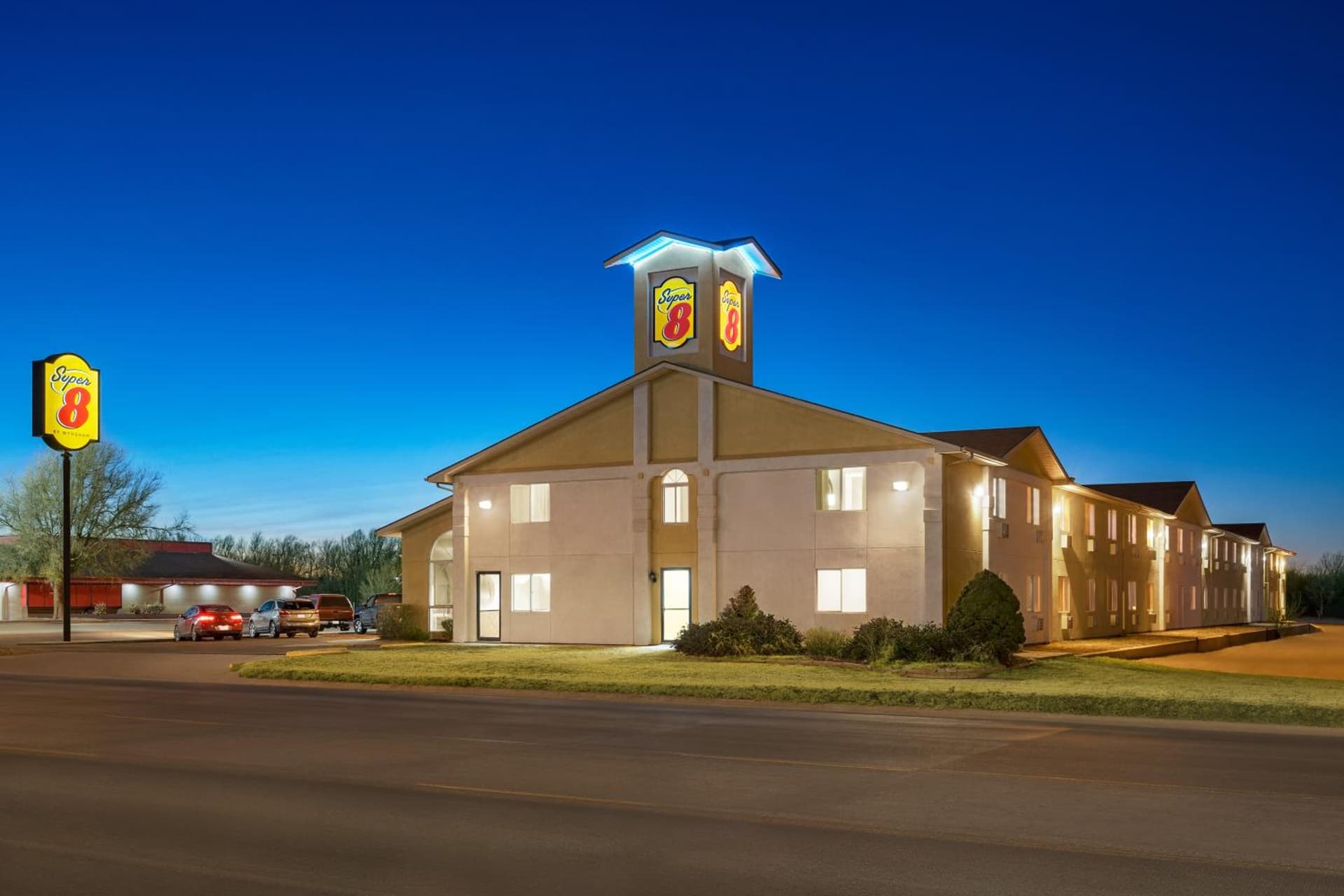 Super 8 by Wyndham Liberal KS interior in Liberal, KS — gallery photo 2