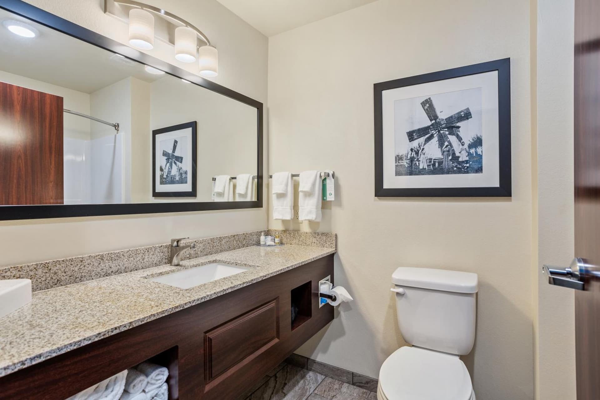 Cobblestone Hotel & Suites - Little Chute gallery photo in Little Chute, WI — image 25