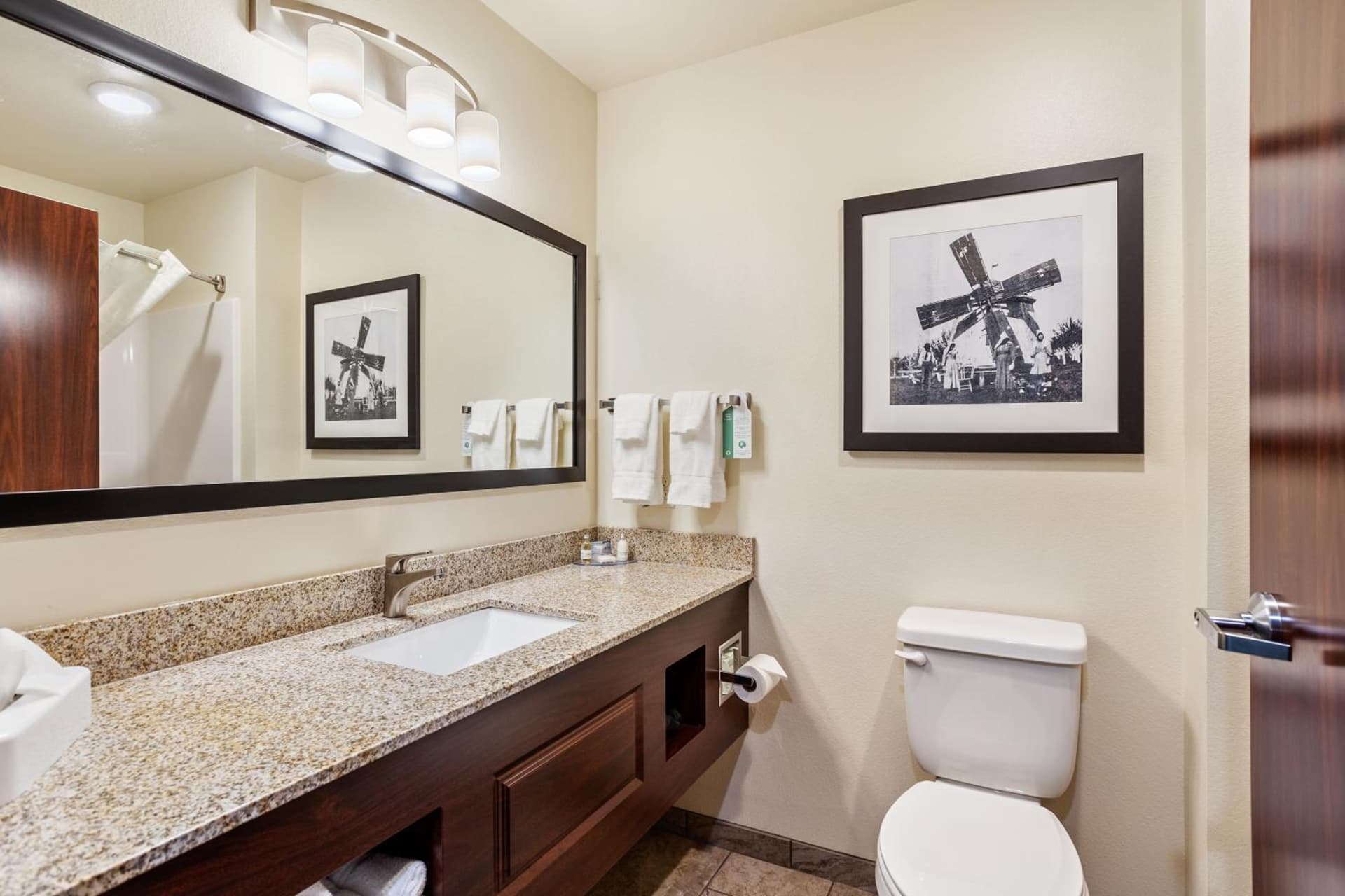 Cobblestone Hotel & Suites - Little Chute gallery photo in Little Chute, WI — image 31