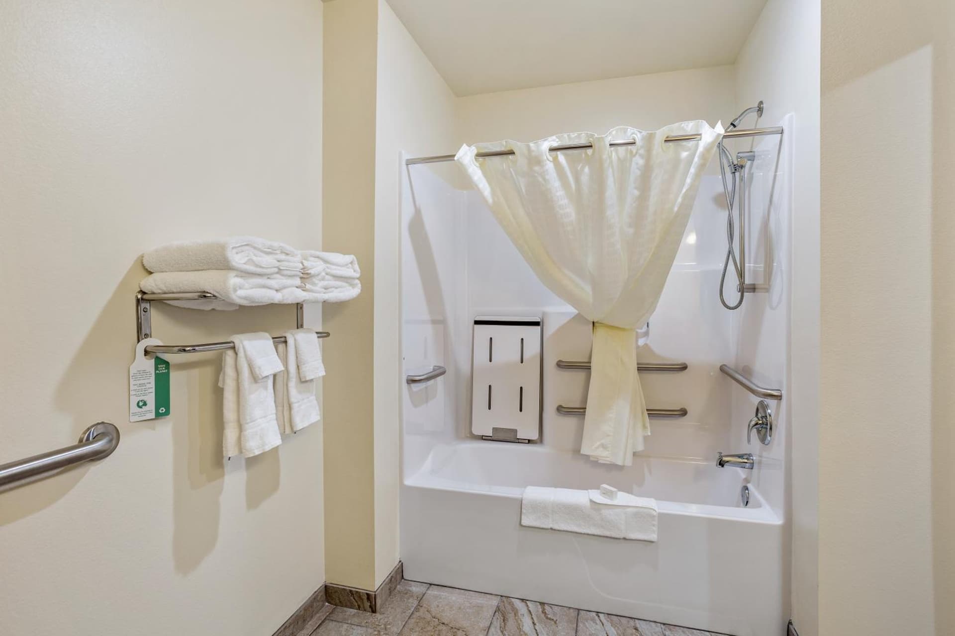 Cobblestone Hotel & Suites - Little Chute gallery photo in Little Chute, WI — image 27