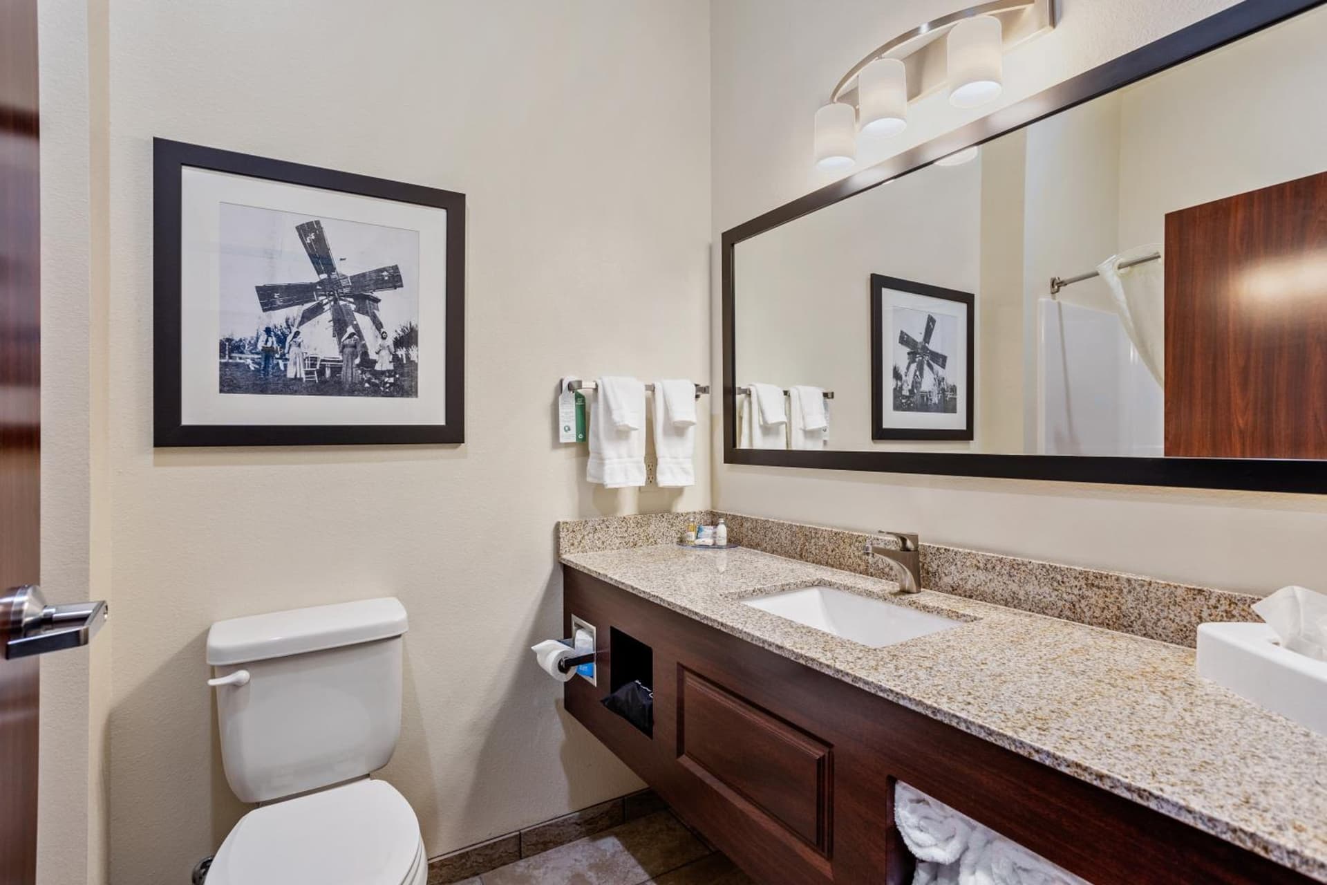 Cobblestone Hotel & Suites - Little Chute gallery photo in Little Chute, WI — image 56