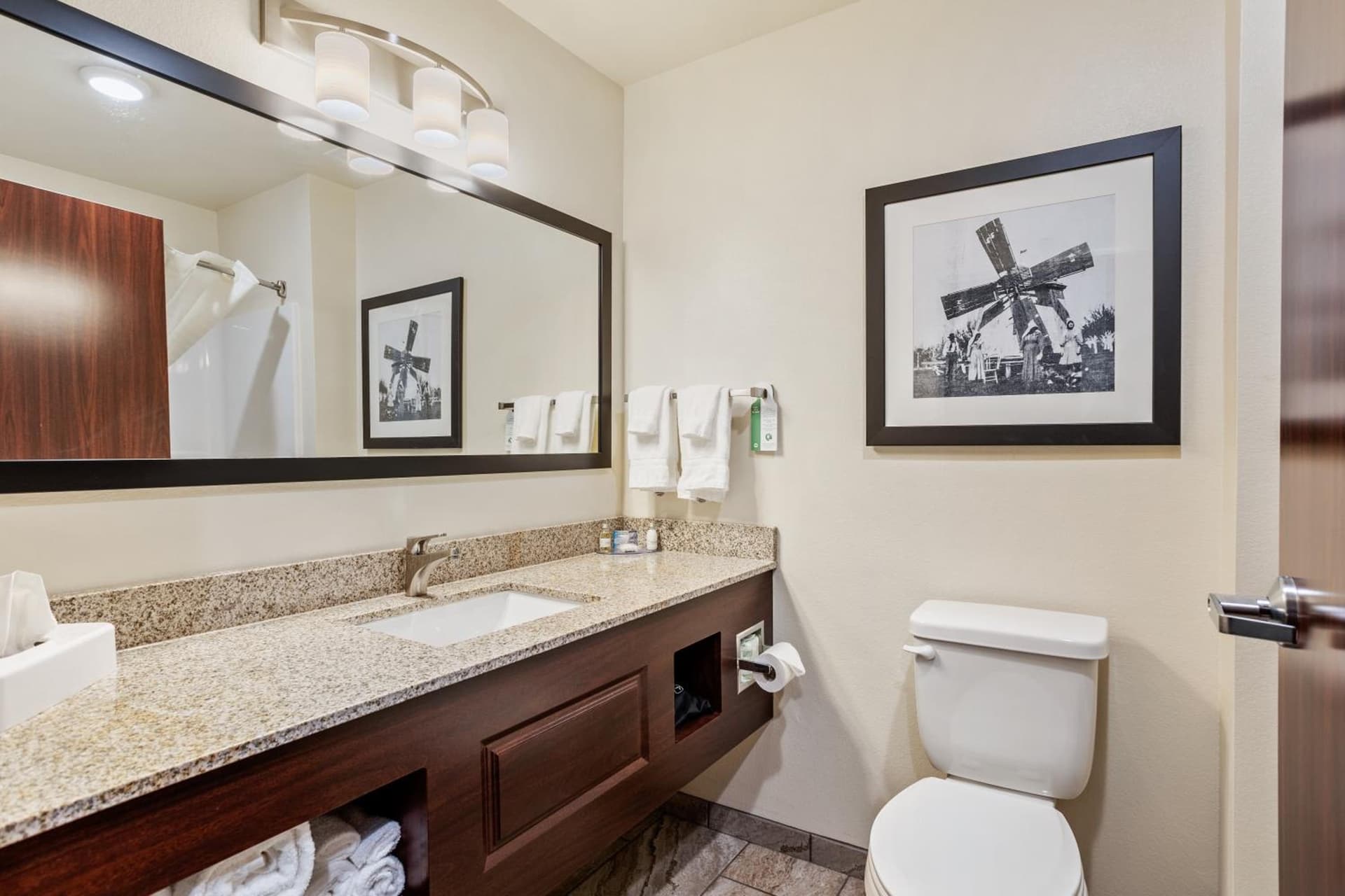 Cobblestone Hotel & Suites - Little Chute gallery photo in Little Chute, WI — image 18