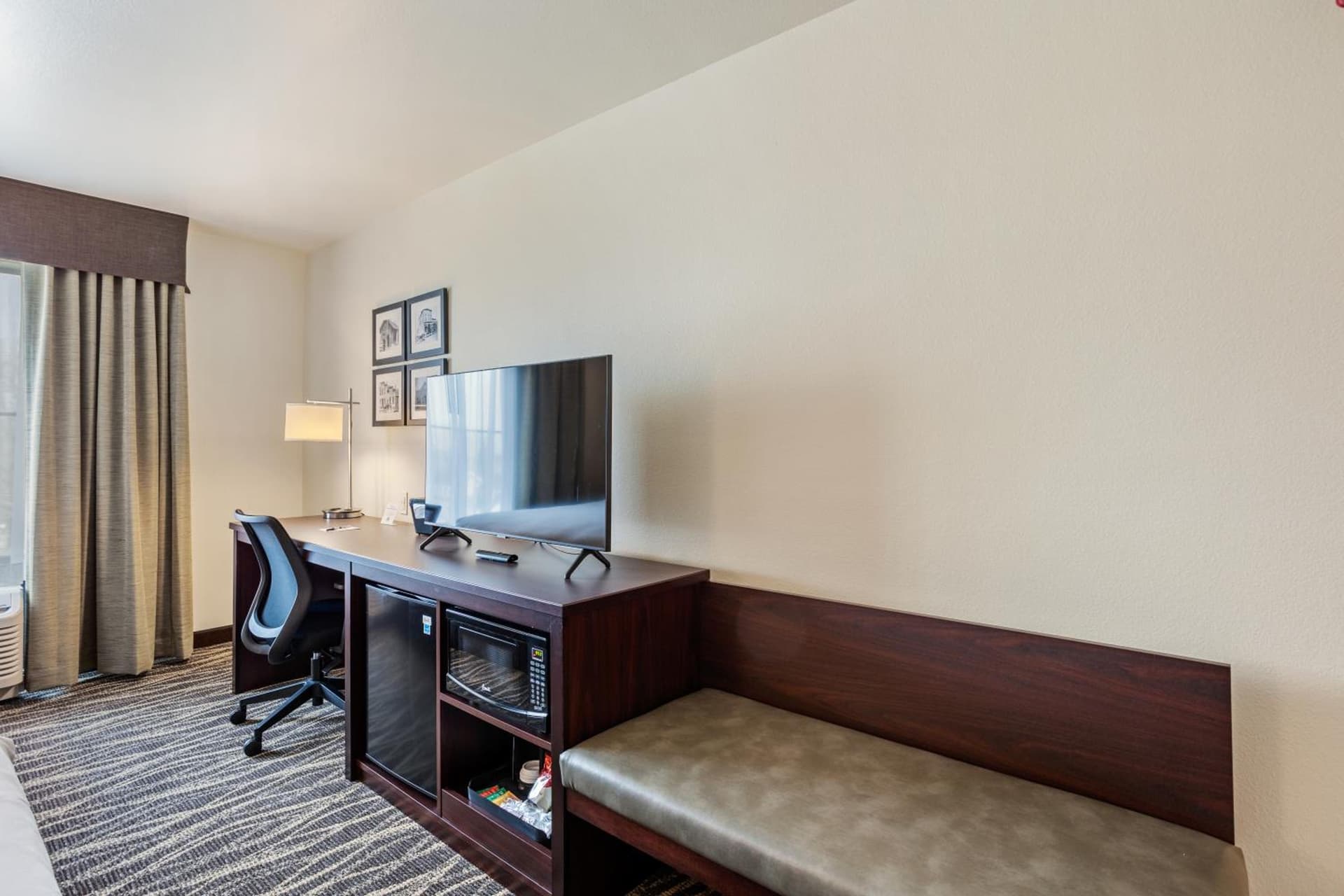 Cobblestone Hotel & Suites - Little Chute gallery photo in Little Chute, WI — image 35