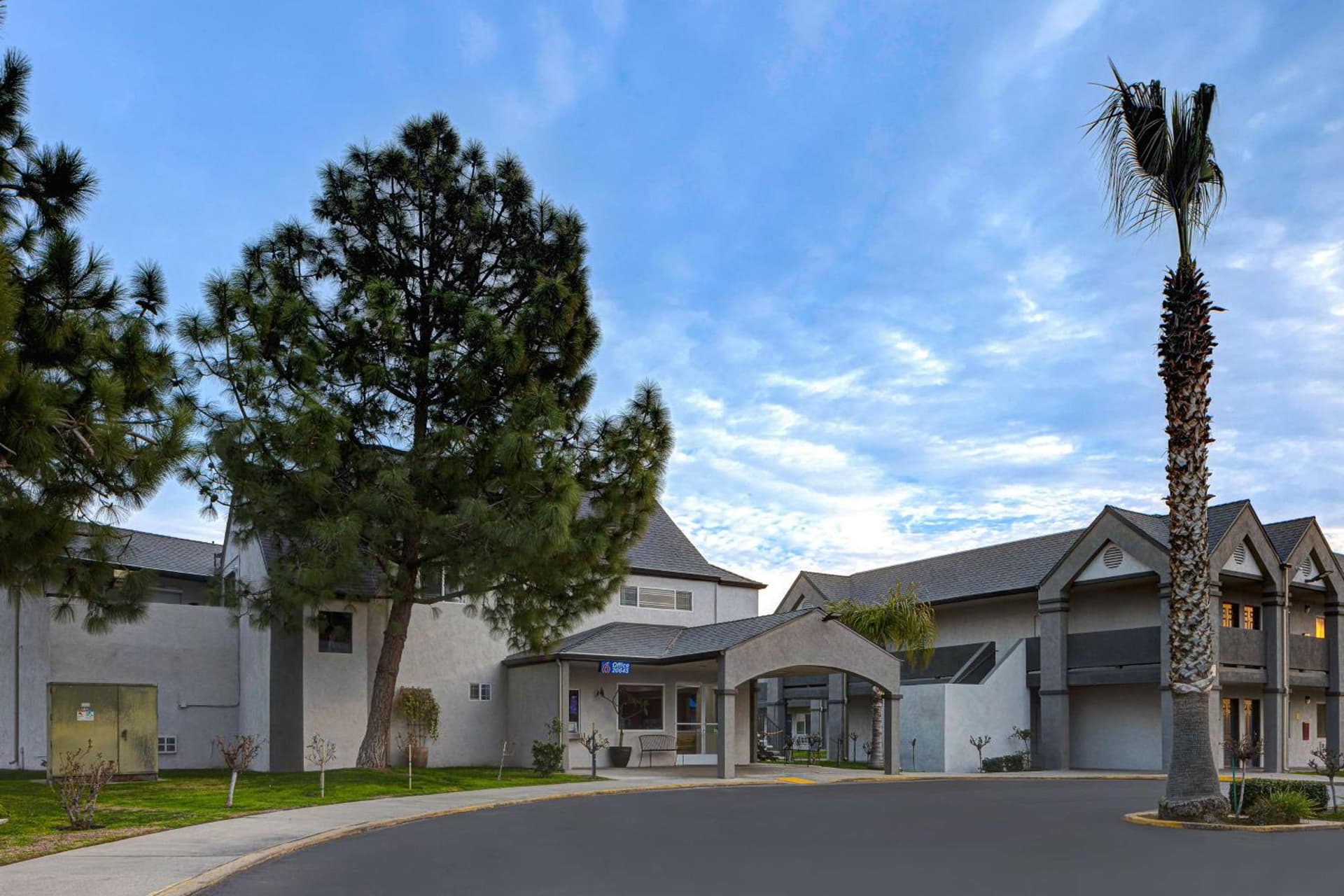 Motel 6-Buttonwillow, CA Central property views in Buttonwillow, CA — gallery photo 3