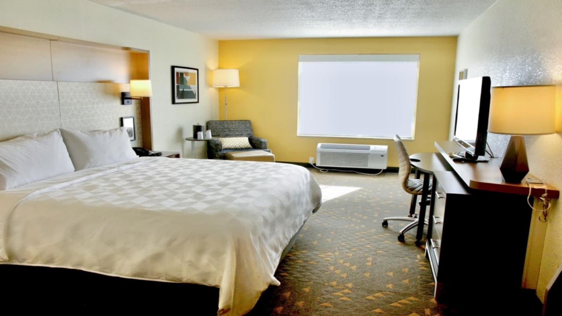 Holiday Inn Hotel & Suites Overland Park-Convention Center by IHG property views in Overland Park, KS — gallery photo 3