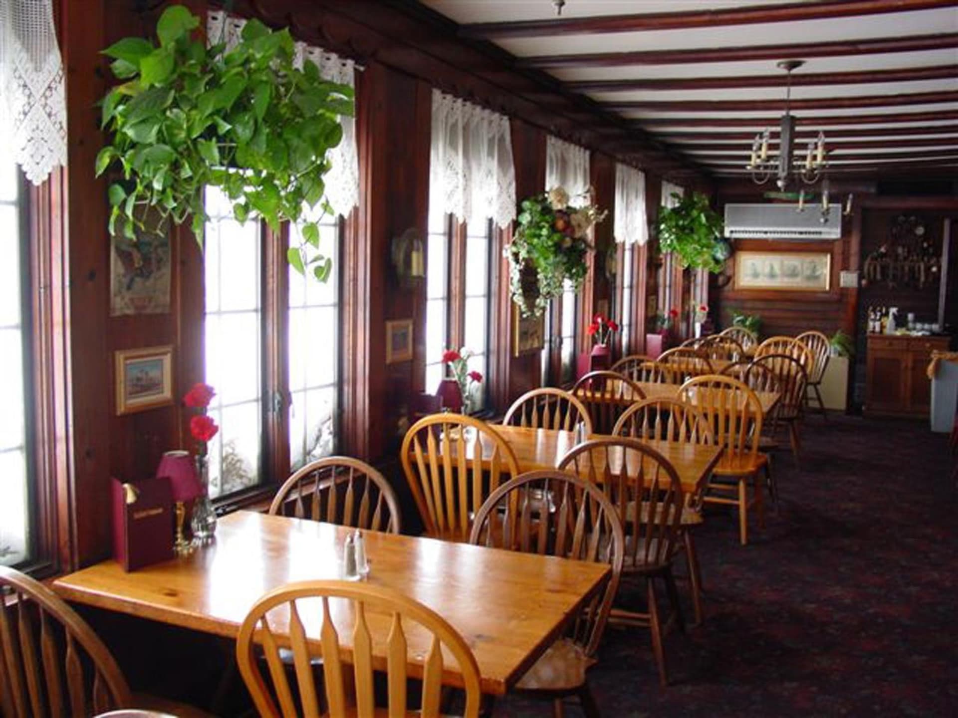 Lamies Inn & The Old Salt Tavern gallery photo in Hampton — image 39