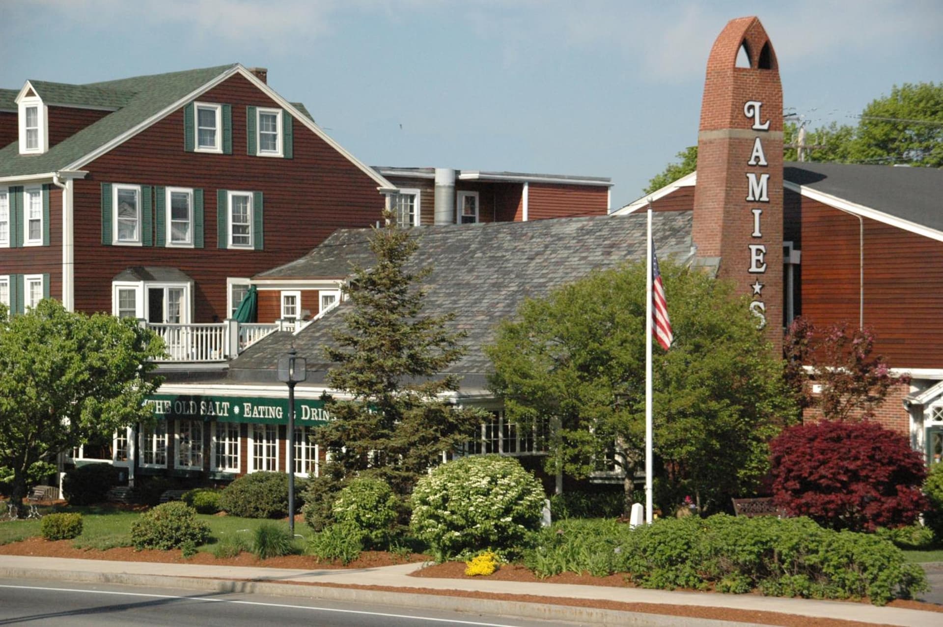 Lamies Inn & The Old Salt Tavern property views in Hampton — gallery photo 3