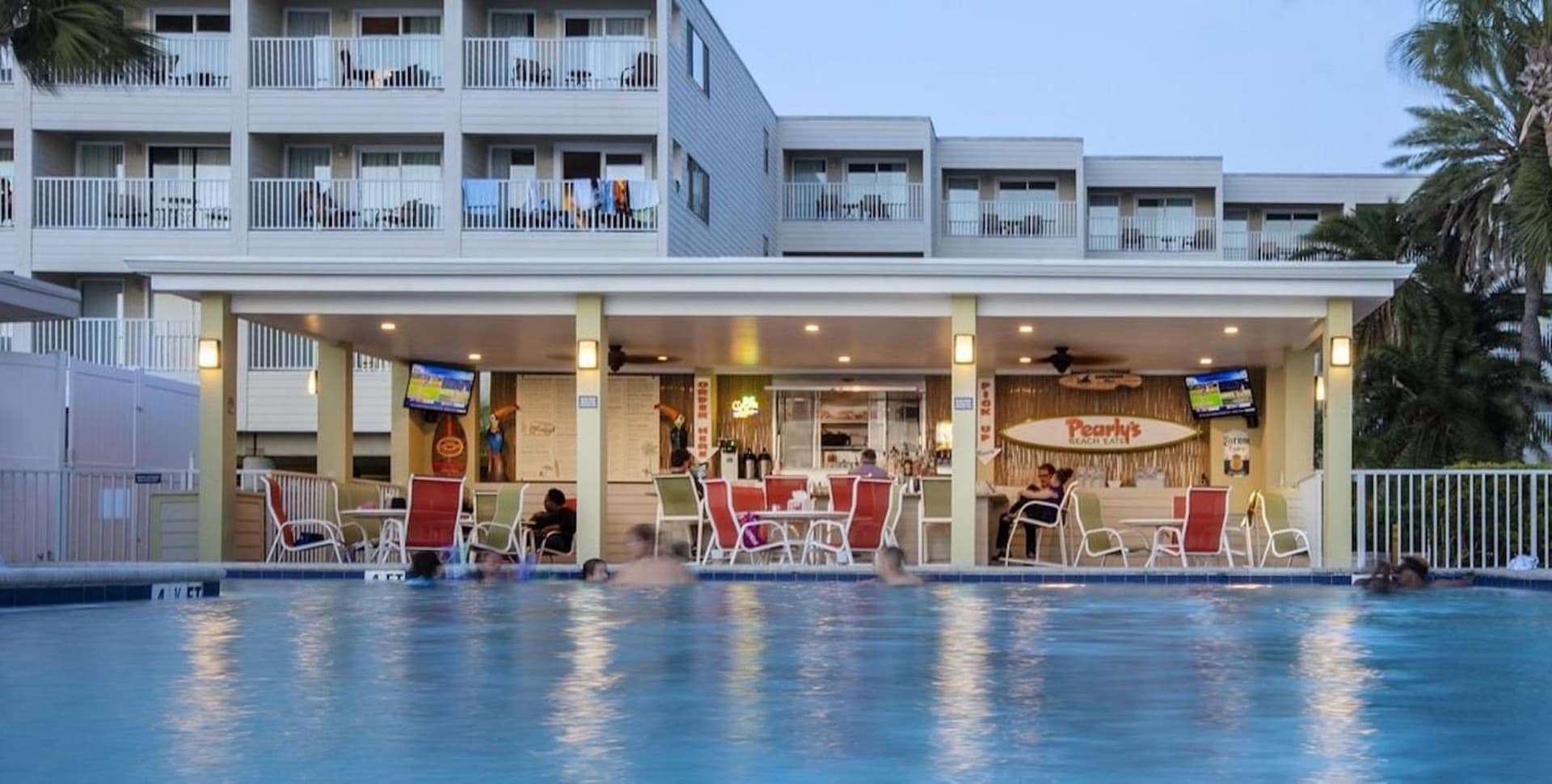 2 Bed Condo with Balcony Facing Pool and Sunsets! property views in Tampa, FL — gallery photo 3
