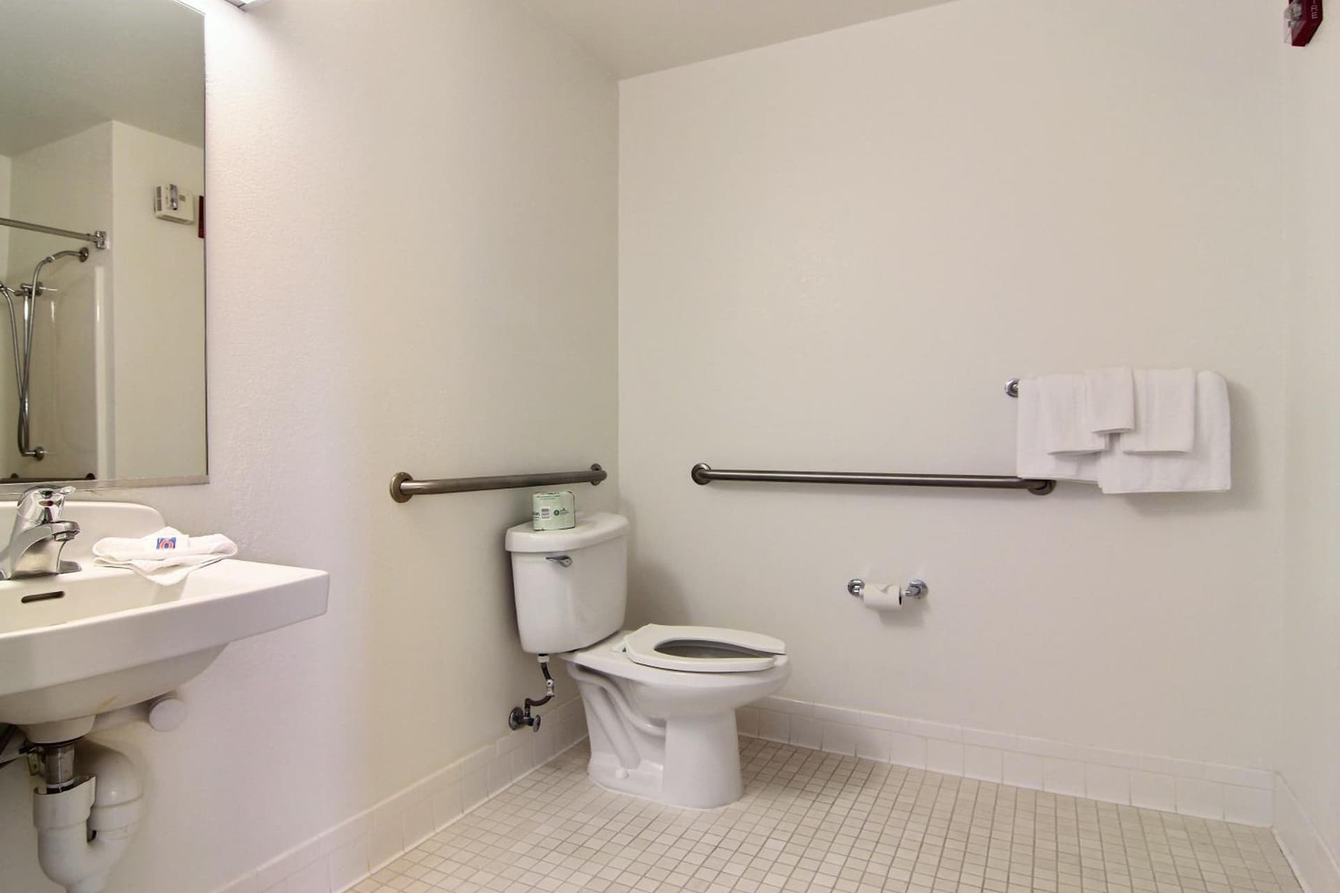 Motel 6-Albuquerque, NM - North gallery photo in Albuquerque, NM — image 11