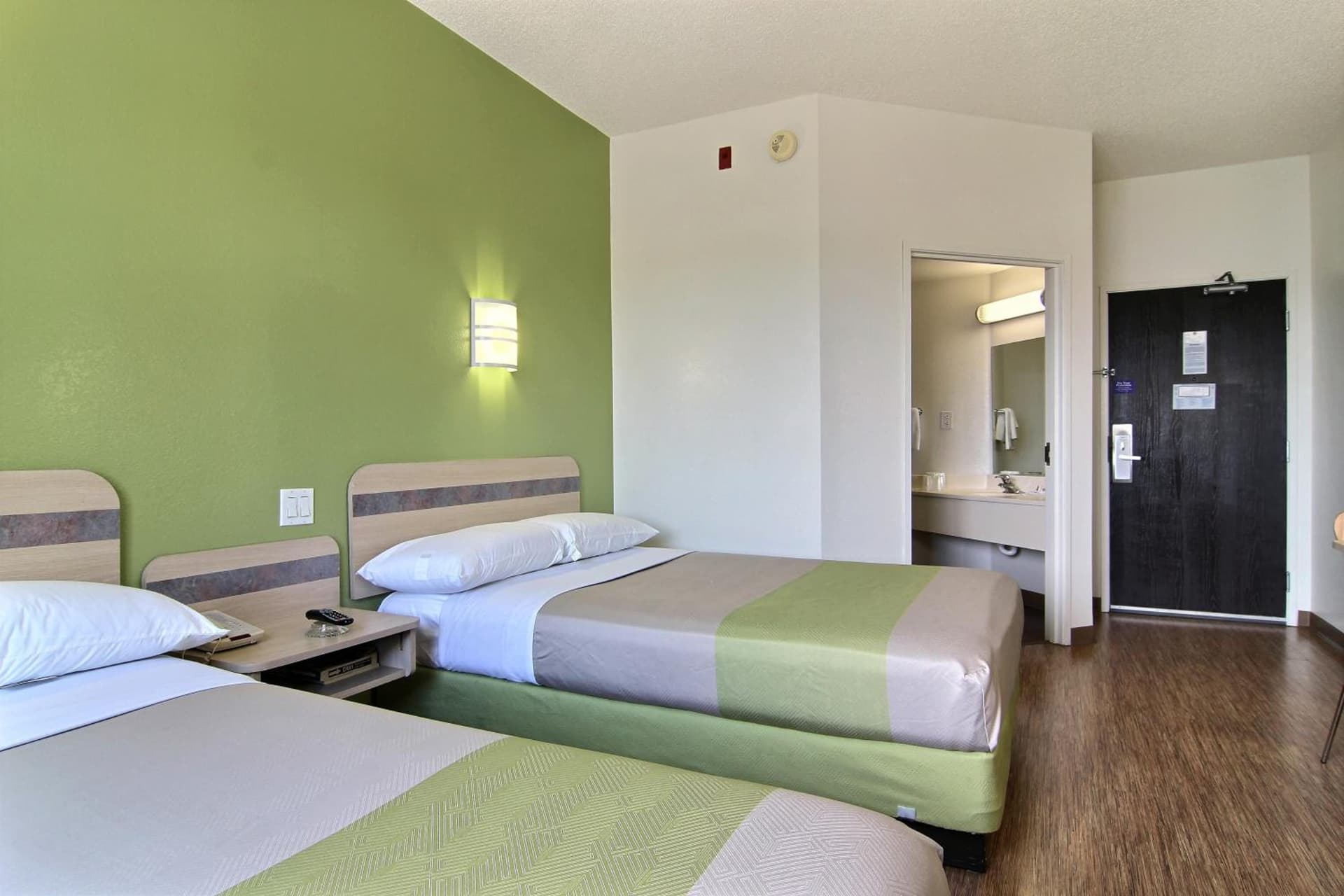 Motel 6-Albuquerque, NM - North gallery photo in Albuquerque, NM — image 13