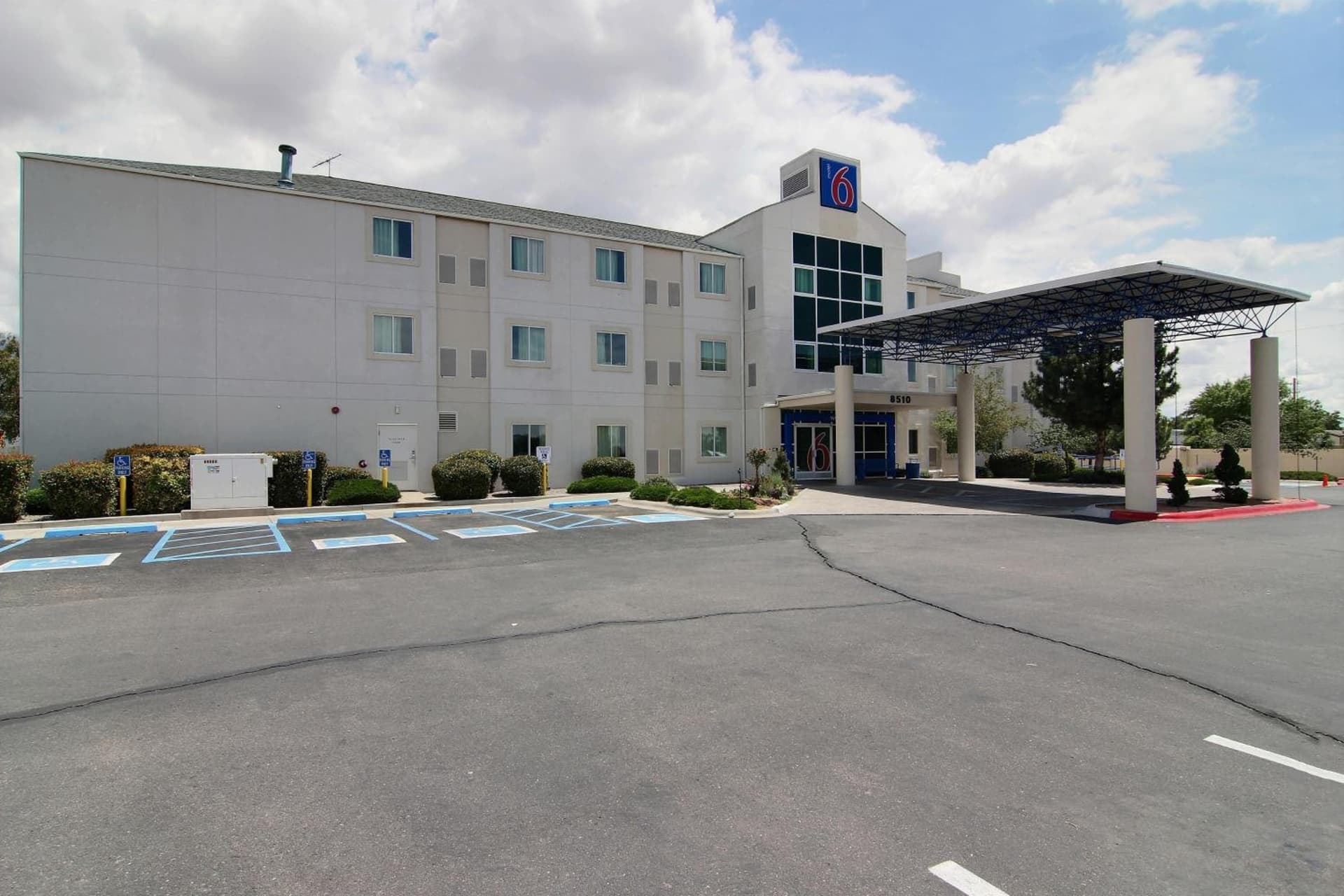 Motel 6-Albuquerque, NM - North property views in Albuquerque, NM — gallery photo 3
