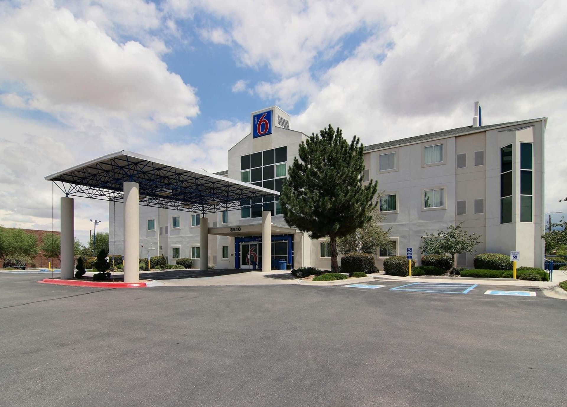 Motel 6-Albuquerque, NM - North interior in Albuquerque, NM — gallery photo 2