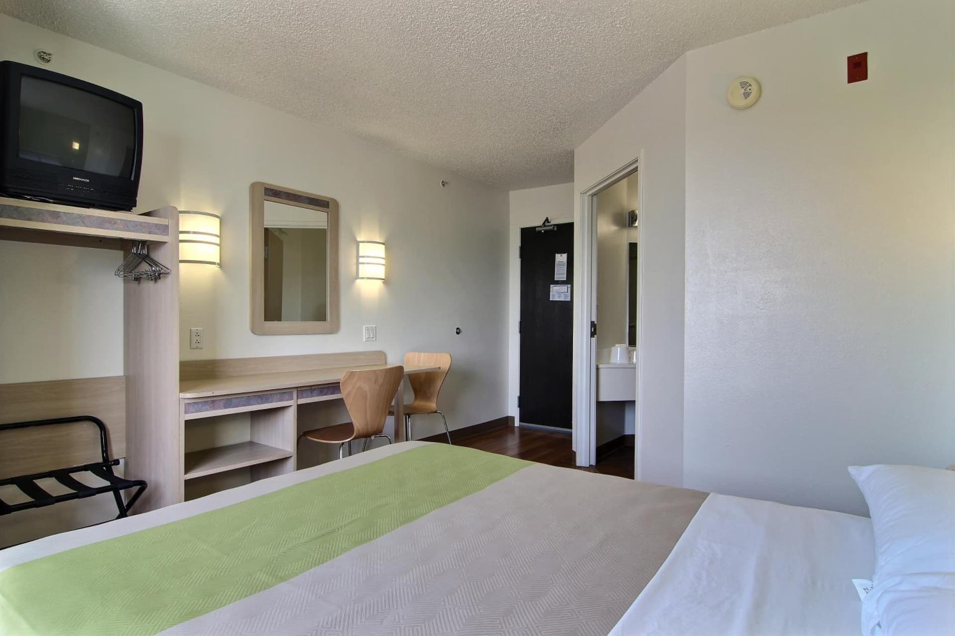 Motel 6-Albuquerque, NM - North gallery photo in Albuquerque, NM — image 34