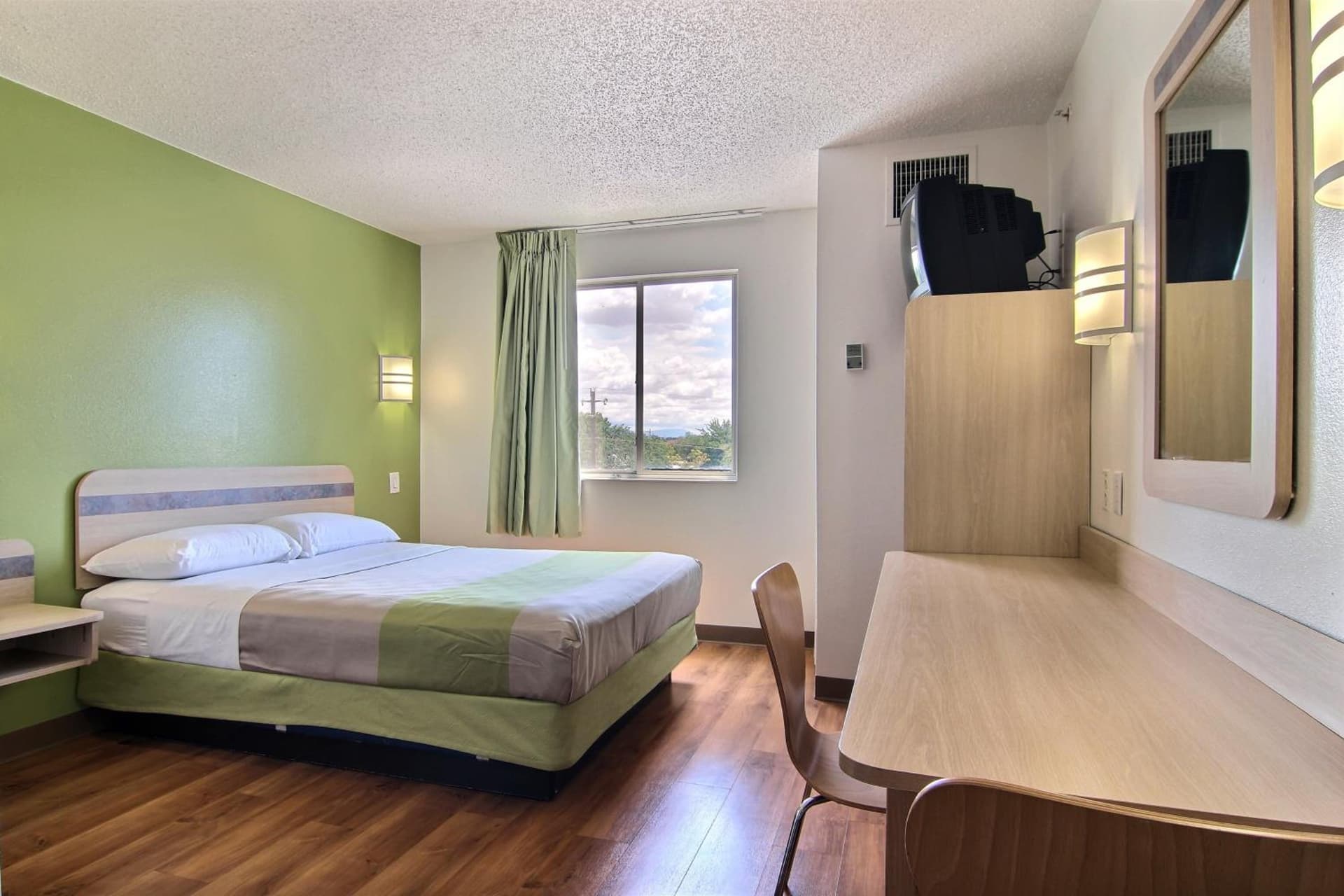 Motel 6-Albuquerque, NM - North gallery photo in Albuquerque, NM — image 39