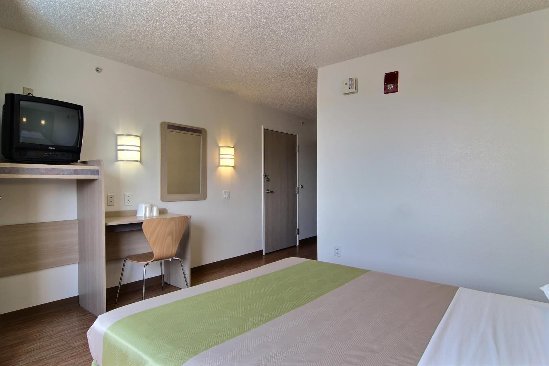 Motel 6-Albuquerque, NM - North gallery photo in Albuquerque, NM — image 25
