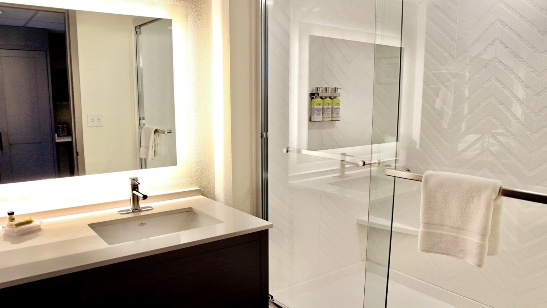 Holiday Inn Hotel & Suites Overland Park-Convention Center by IHG gallery photo in Overland Park, KS — image 44