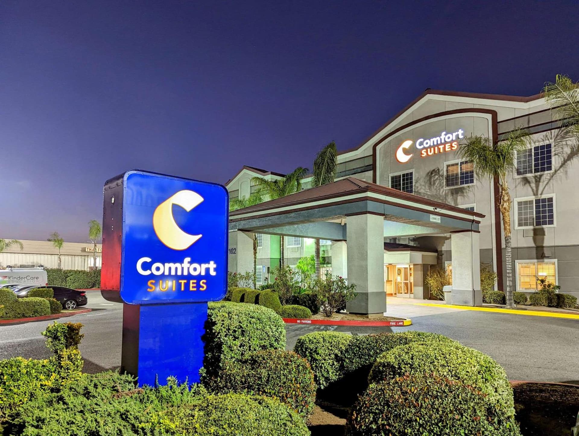 Comfort Suites Fresno River Park property views in Fresno, CA — gallery photo 3