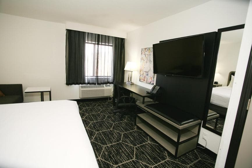 La Quinta by Wyndham Des Moines West Clive gallery photo in Clive, IA — image 35