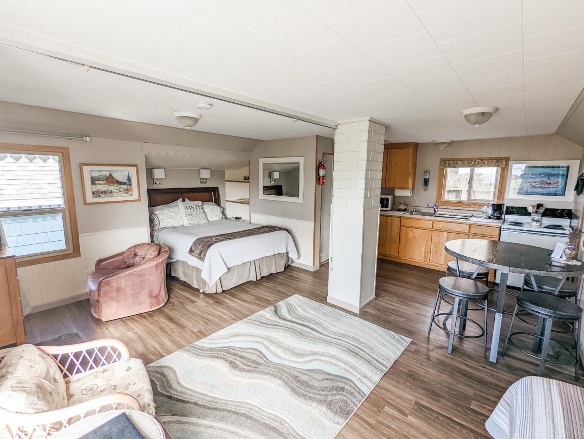 Juan de Fuca Waterfront Hotel & Cottages gallery photo in Sequim, WA — image 61