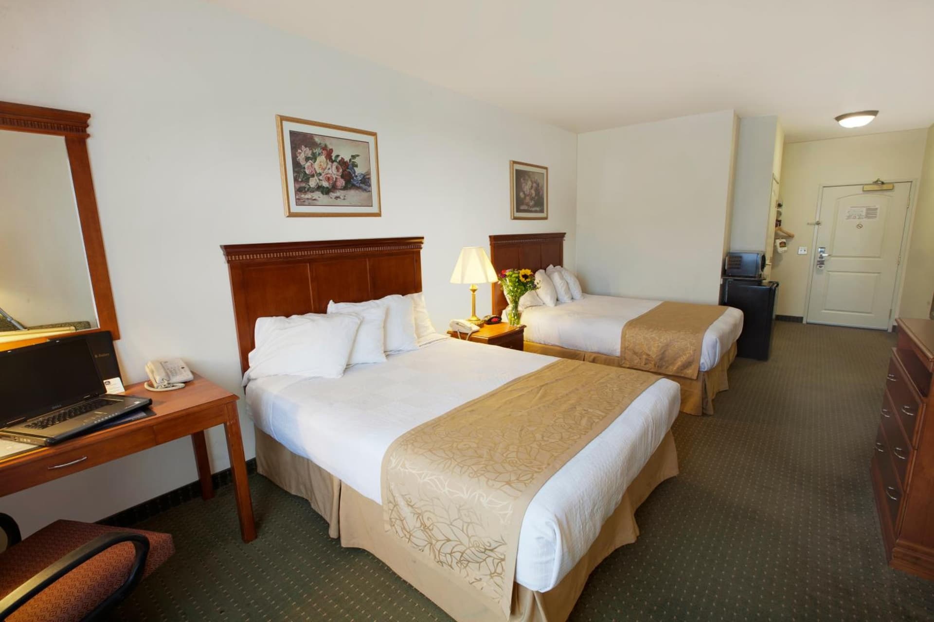 Best Western Plus Lake Elsinore Inn & Suites gallery photo in Lake Elsinore, CA — image 4