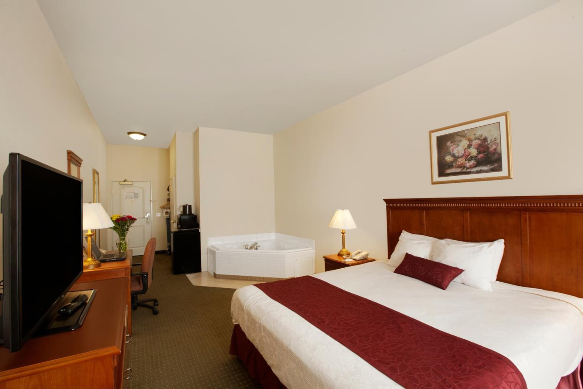 Best Western Plus Lake Elsinore Inn & Suites property views in Lake Elsinore, CA — gallery photo 3