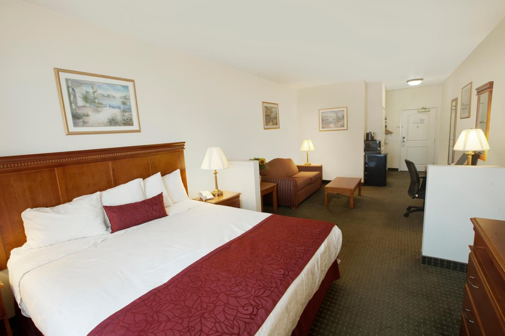 Best Western Plus Lake Elsinore Inn & Suites gallery photo in Lake Elsinore, CA — image 6