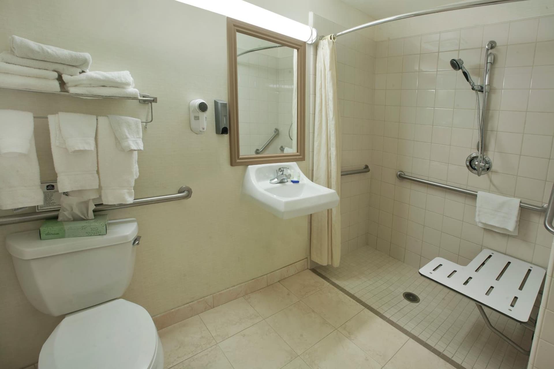Best Western Plus Lake Elsinore Inn & Suites gallery photo in Lake Elsinore, CA — image 7