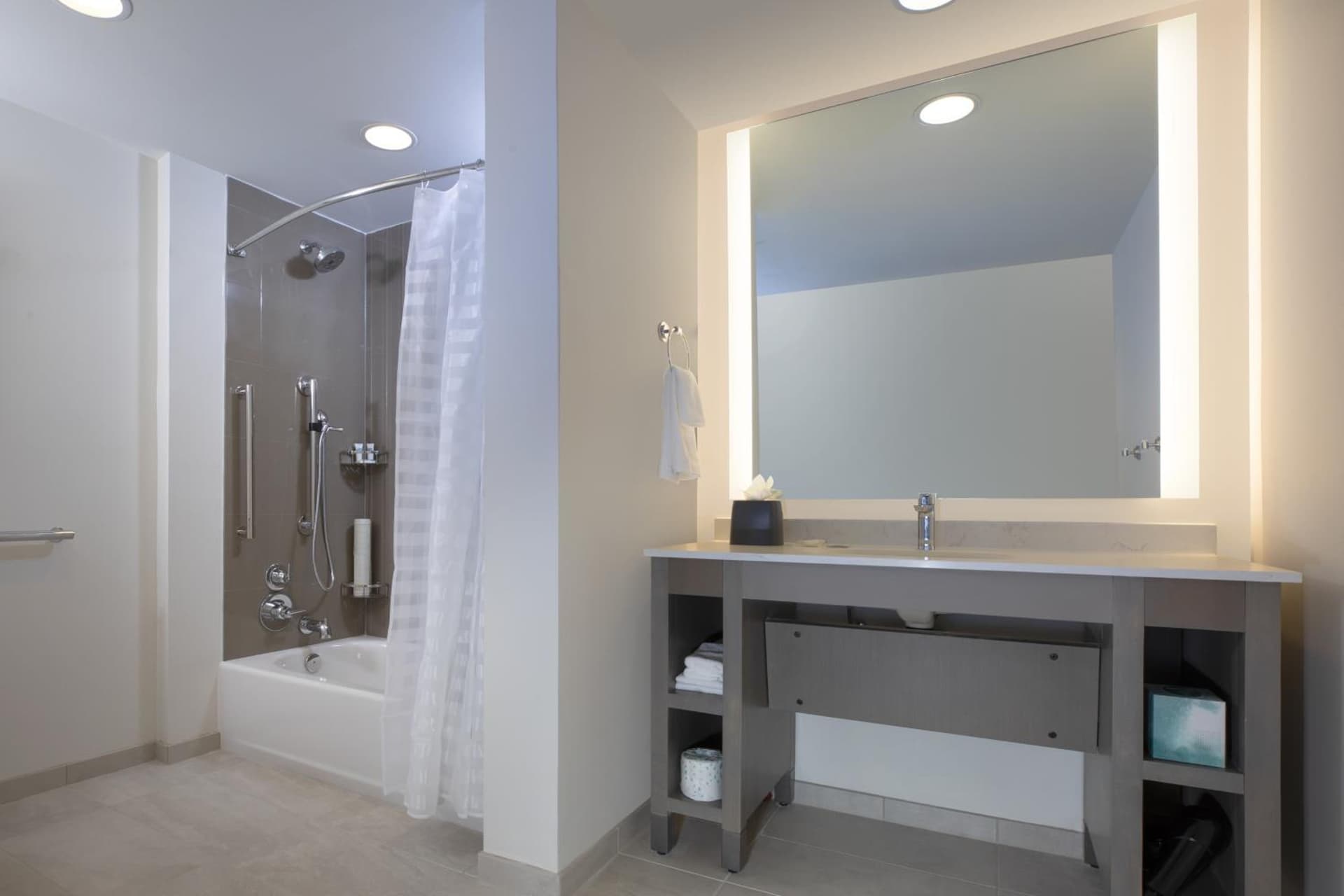 Hyatt House Lewes Rehoboth Beach interior in Lewes, DE — gallery photo 2