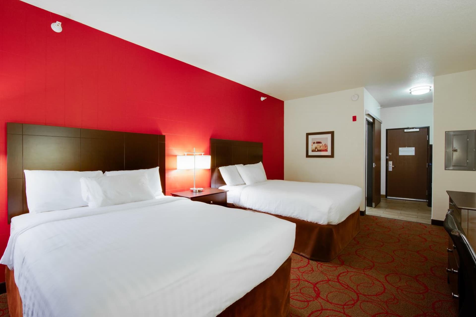 Inn at Hunters Run interior in Watford City, ND — gallery photo 2
