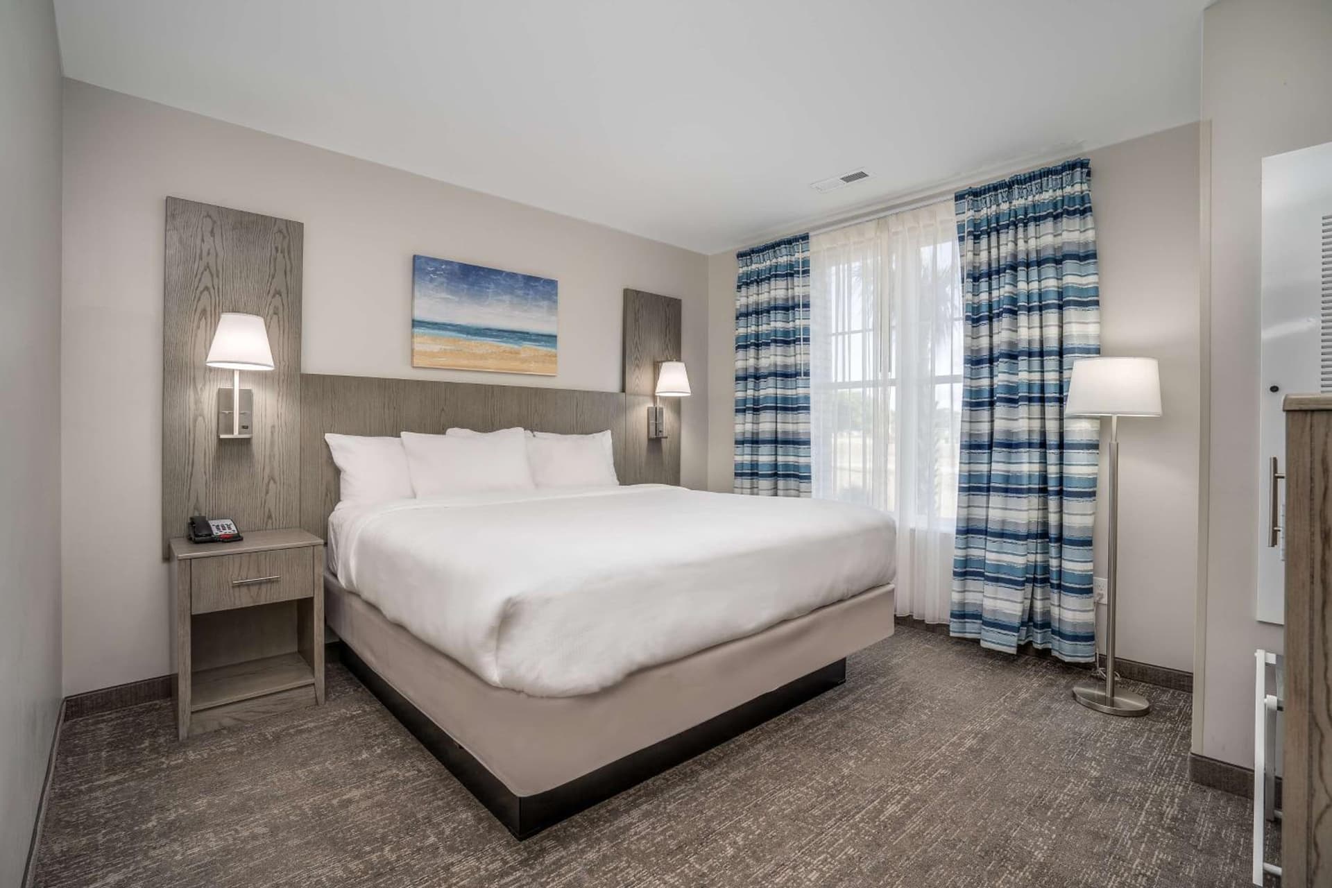 Lighthouse Suites - Best Western Signature Collection property views in Emerald Isle, NC — gallery photo 3