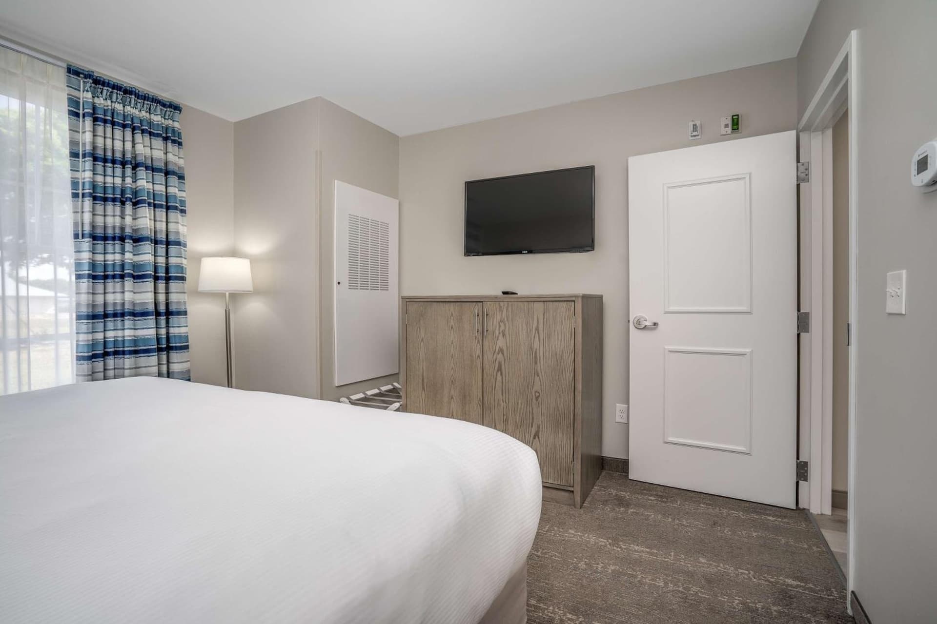 Lighthouse Suites - Best Western Signature Collection gallery photo in Emerald Isle, NC — image 14