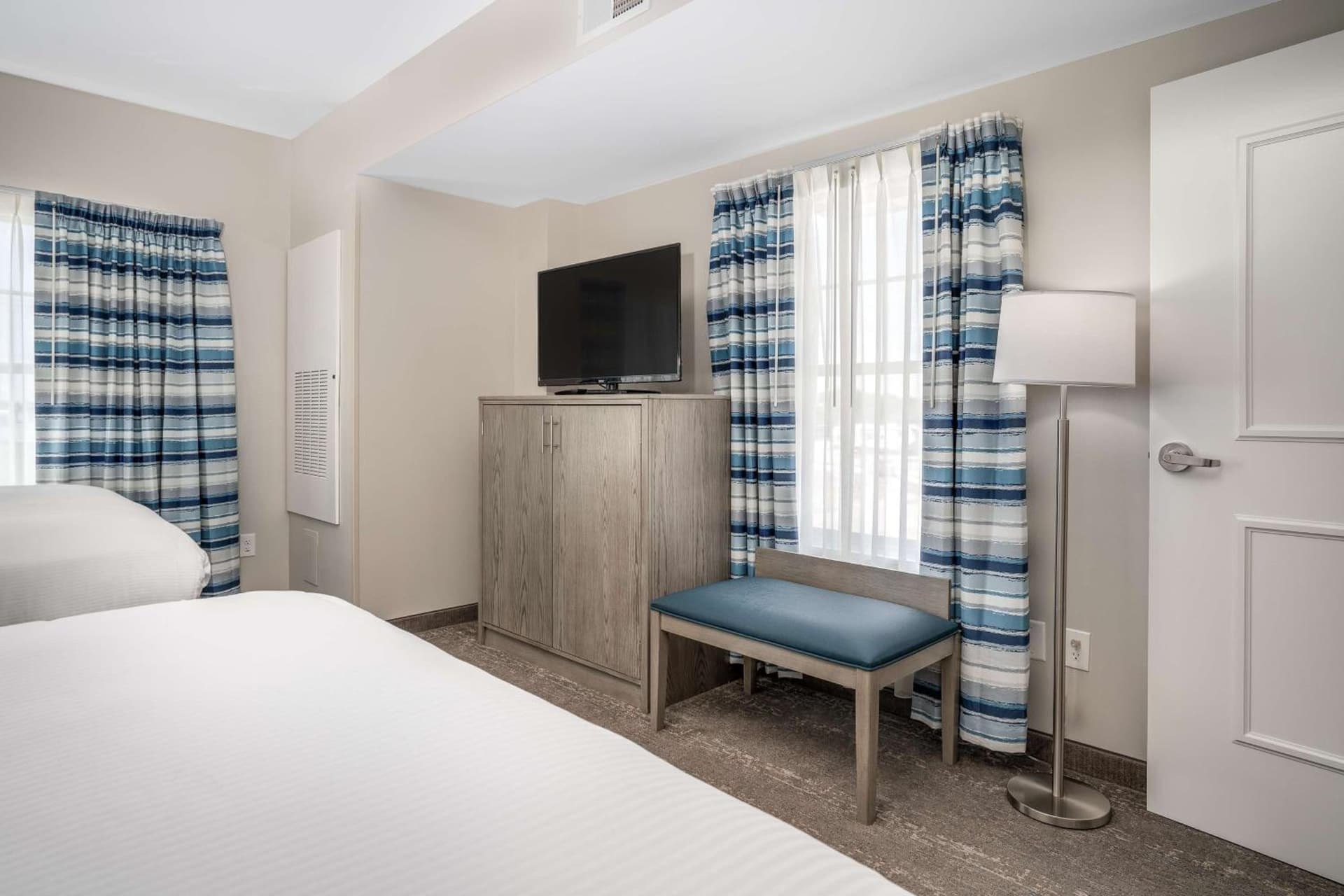 Lighthouse Suites - Best Western Signature Collection gallery photo in Emerald Isle, NC — image 10