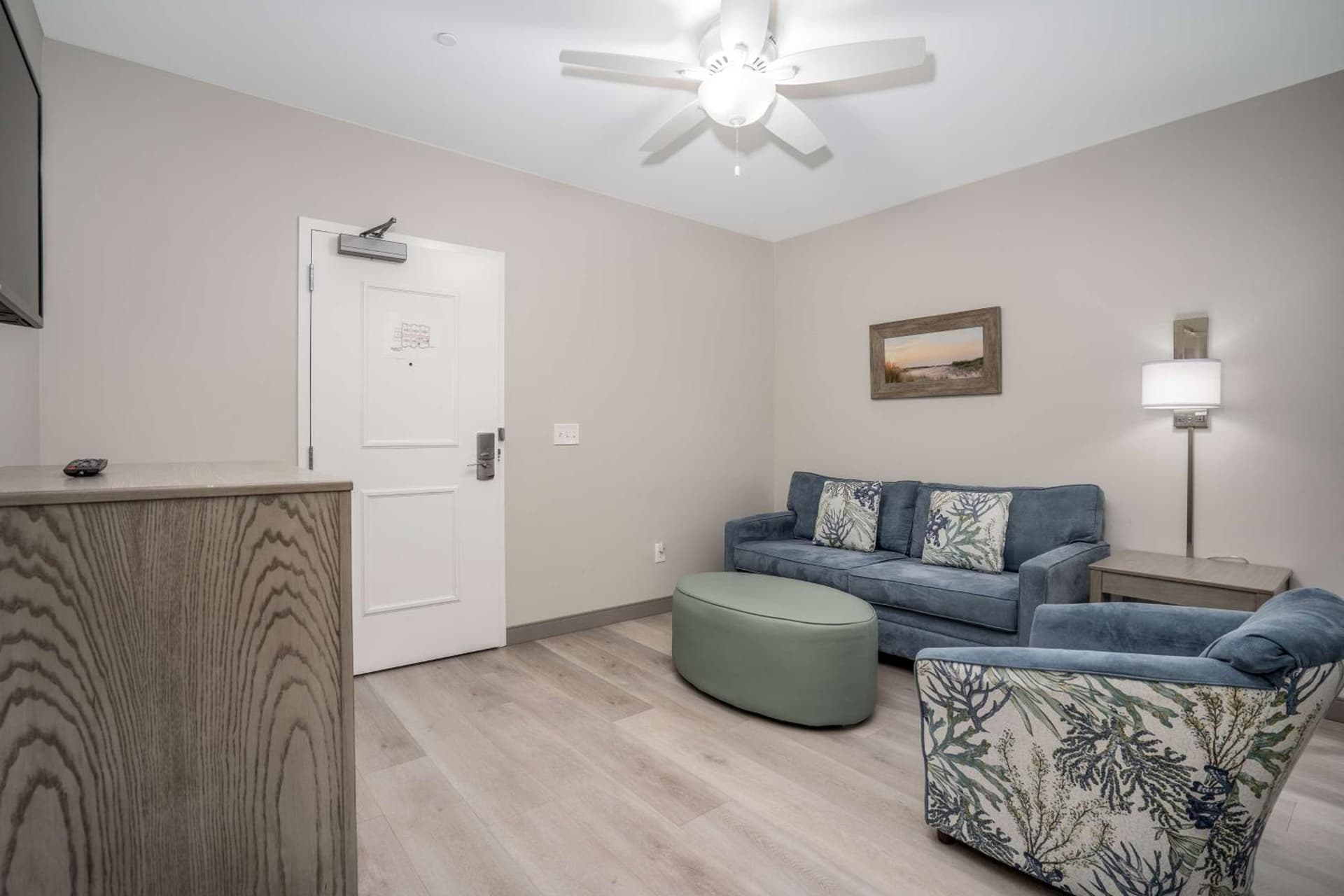 Lighthouse Suites - Best Western Signature Collection gallery photo in Emerald Isle, NC — image 6
