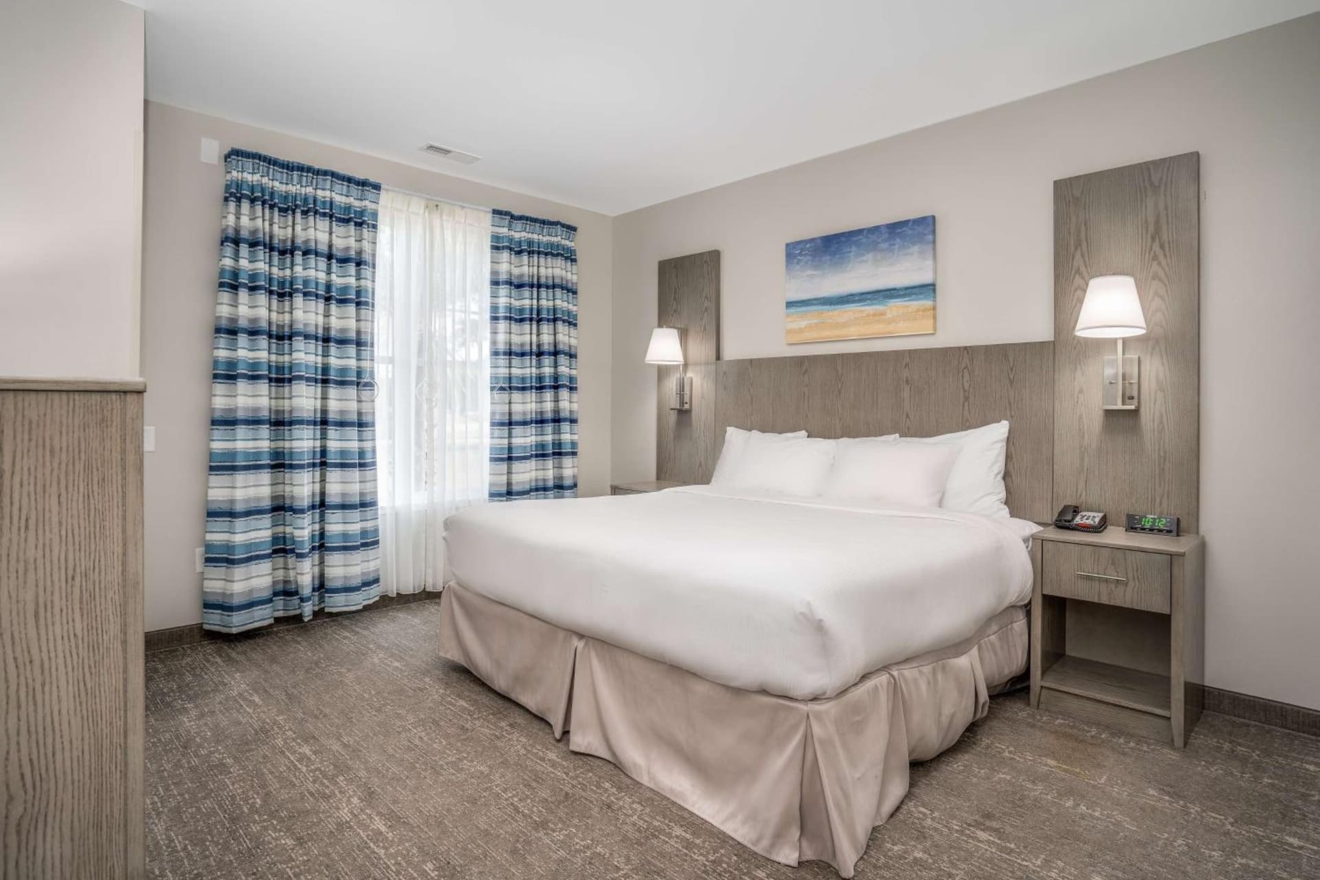 Lighthouse Suites - Best Western Signature Collection property views in Emerald Isle, NC — gallery photo 3
