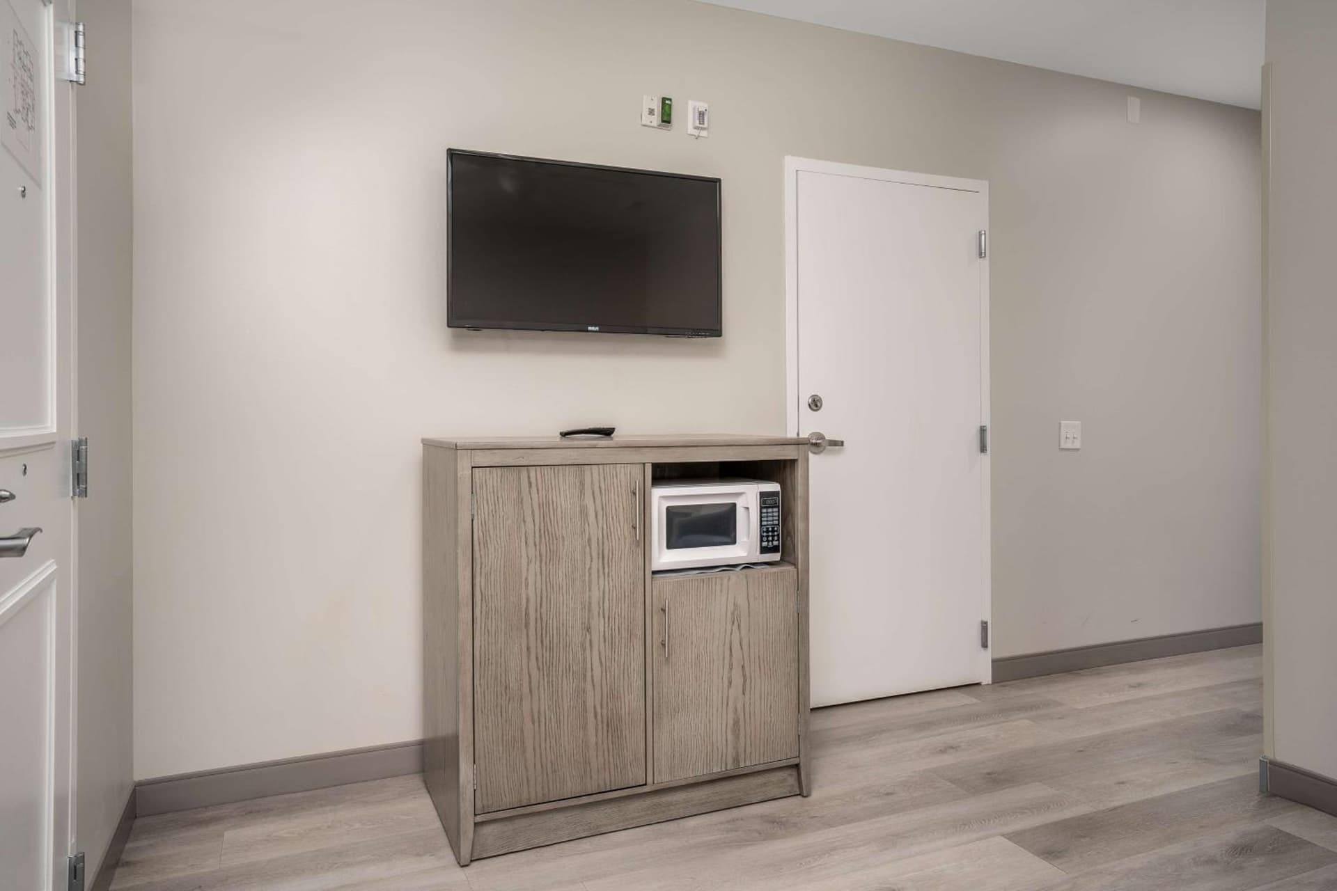 Lighthouse Suites - Best Western Signature Collection gallery photo in Emerald Isle, NC — image 21