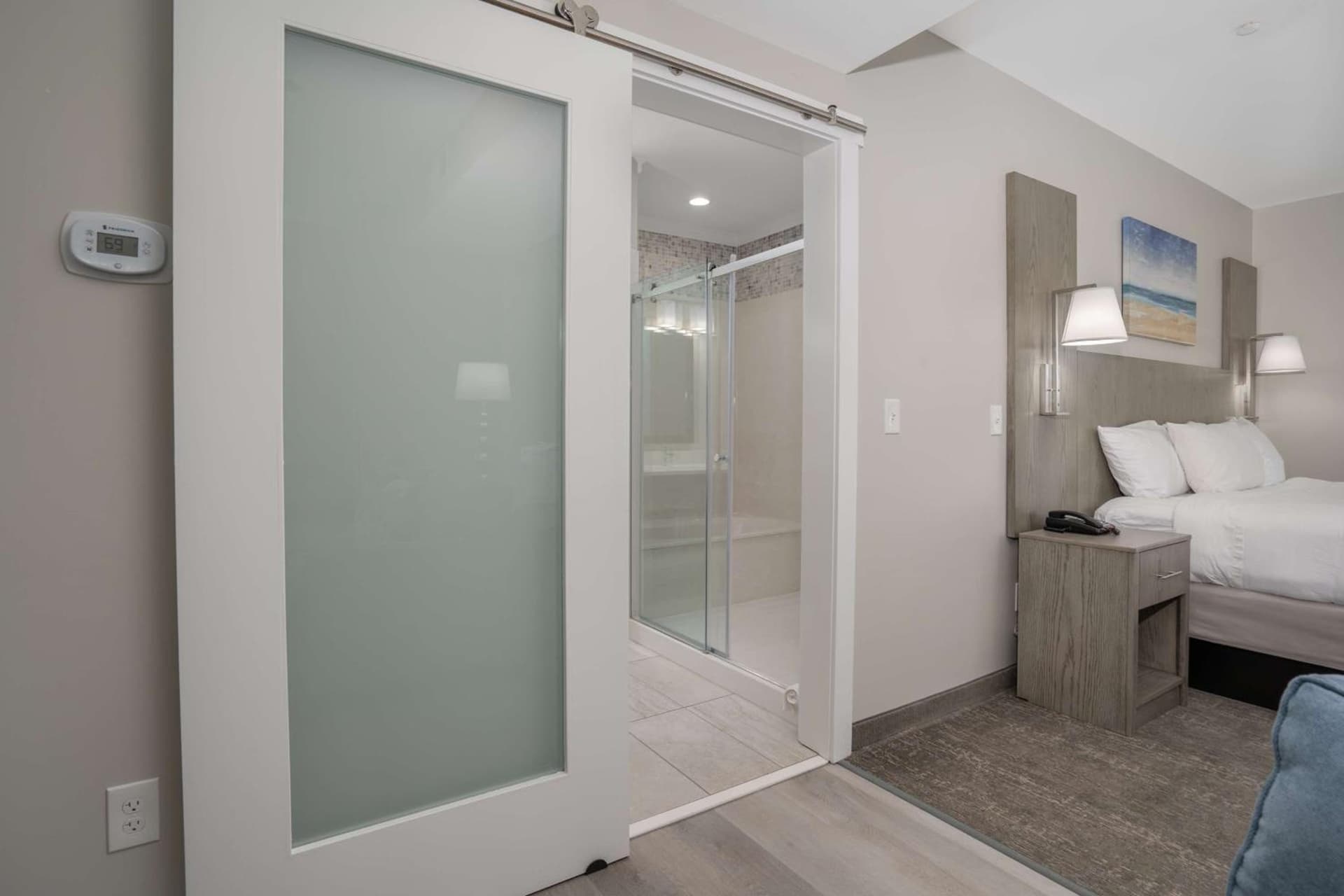 Lighthouse Suites - Best Western Signature Collection gallery photo in Emerald Isle, NC — image 25