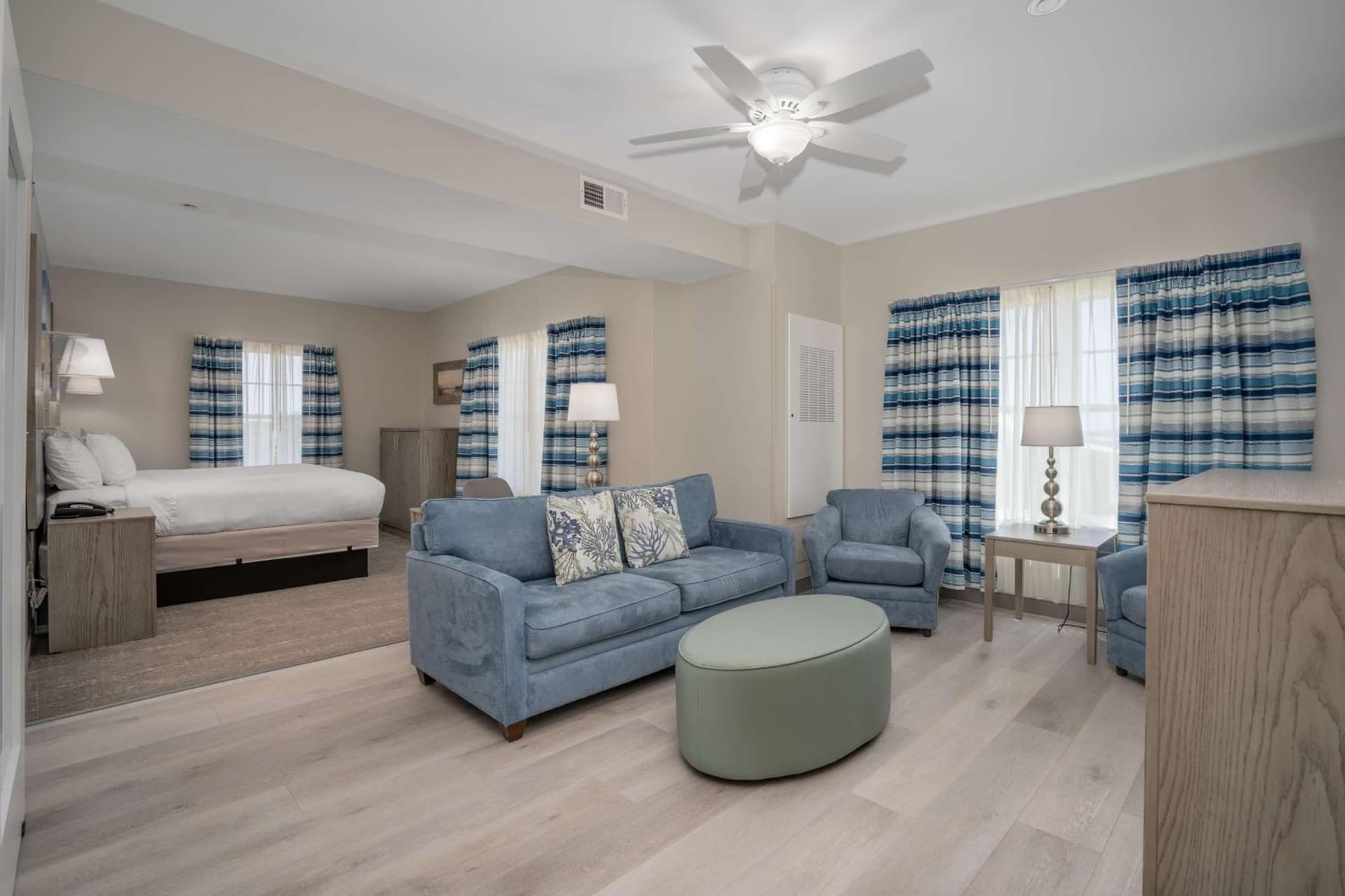Lighthouse Suites - Best Western Signature Collection gallery photo in Emerald Isle, NC — image 12